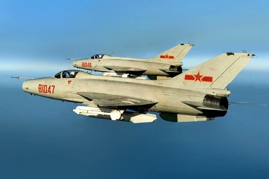 Vì sao tiêm kích MiG-21 cực kỳ nguy hiểm khi được hoán cải thành UAV cảm tử? - Ảnh 12.
