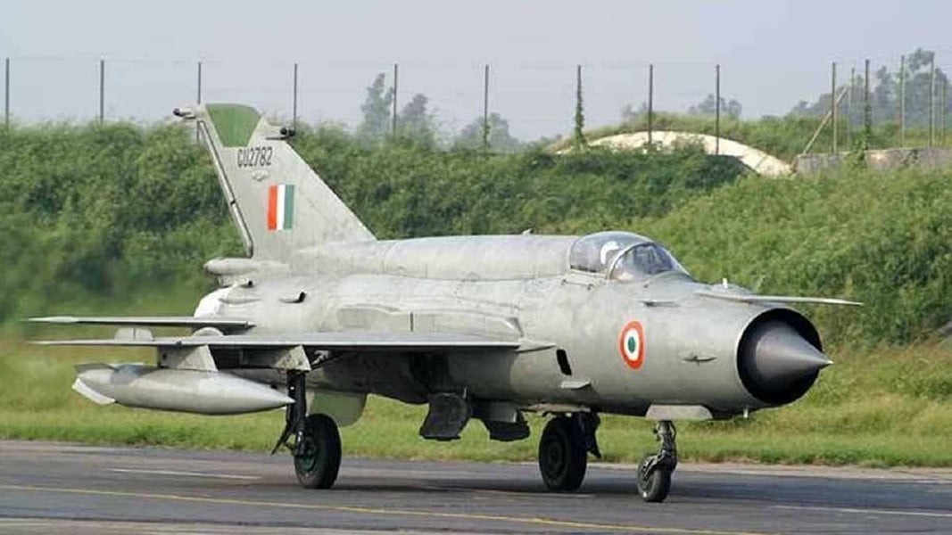 Vì sao tiêm kích MiG-21 cực kỳ nguy hiểm khi được hoán cải thành UAV cảm tử? - Ảnh 13.