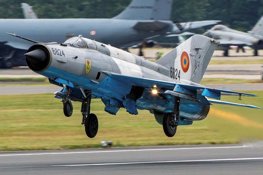 Vì sao tiêm kích MiG-21 cực kỳ nguy hiểm khi được hoán cải thành UAV cảm tử? - Ảnh 15.