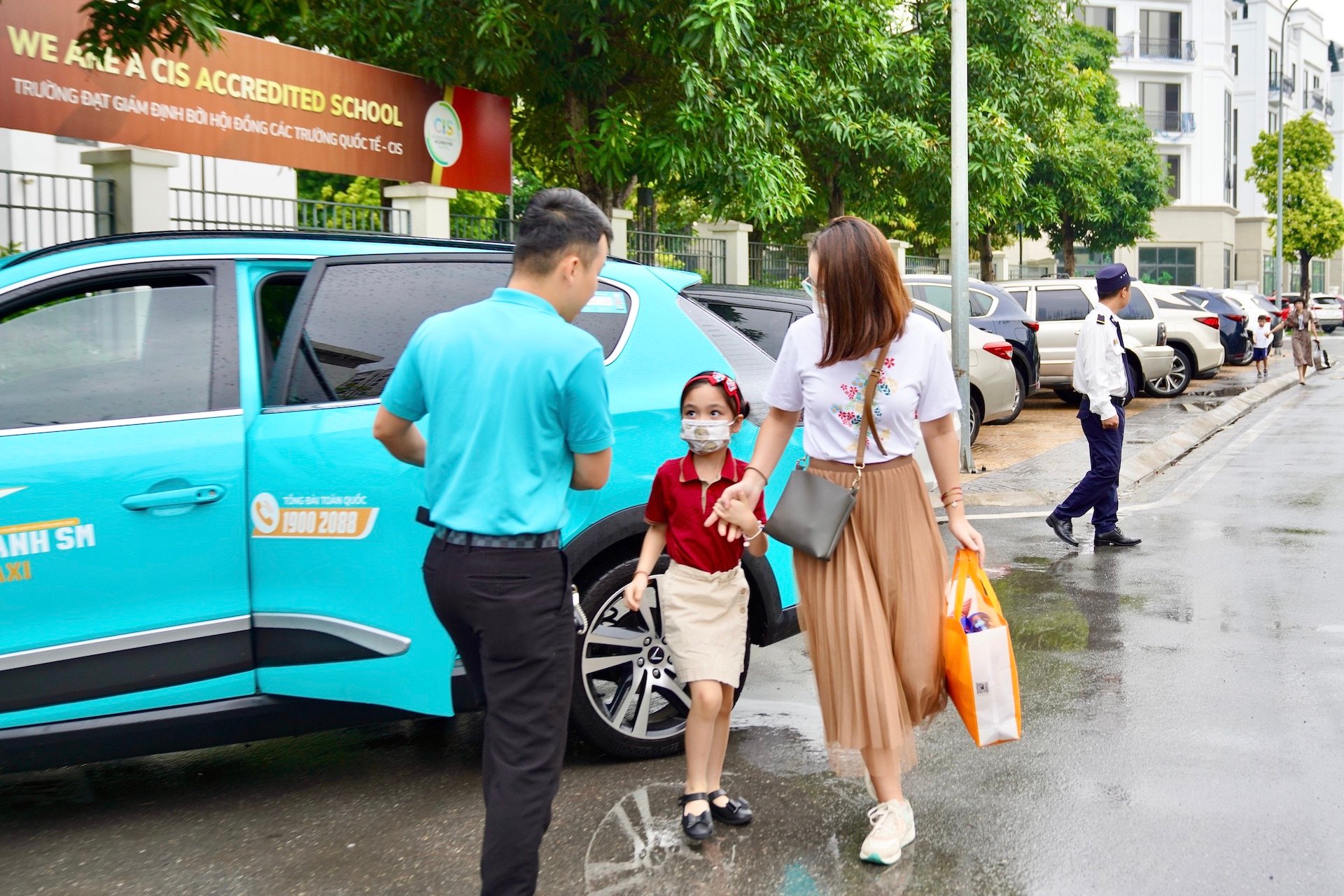 Xanh SM ra mắt dịch vụ Xanh2School đưa đón học sinh, sinh viên tới trường  - Ảnh 1.