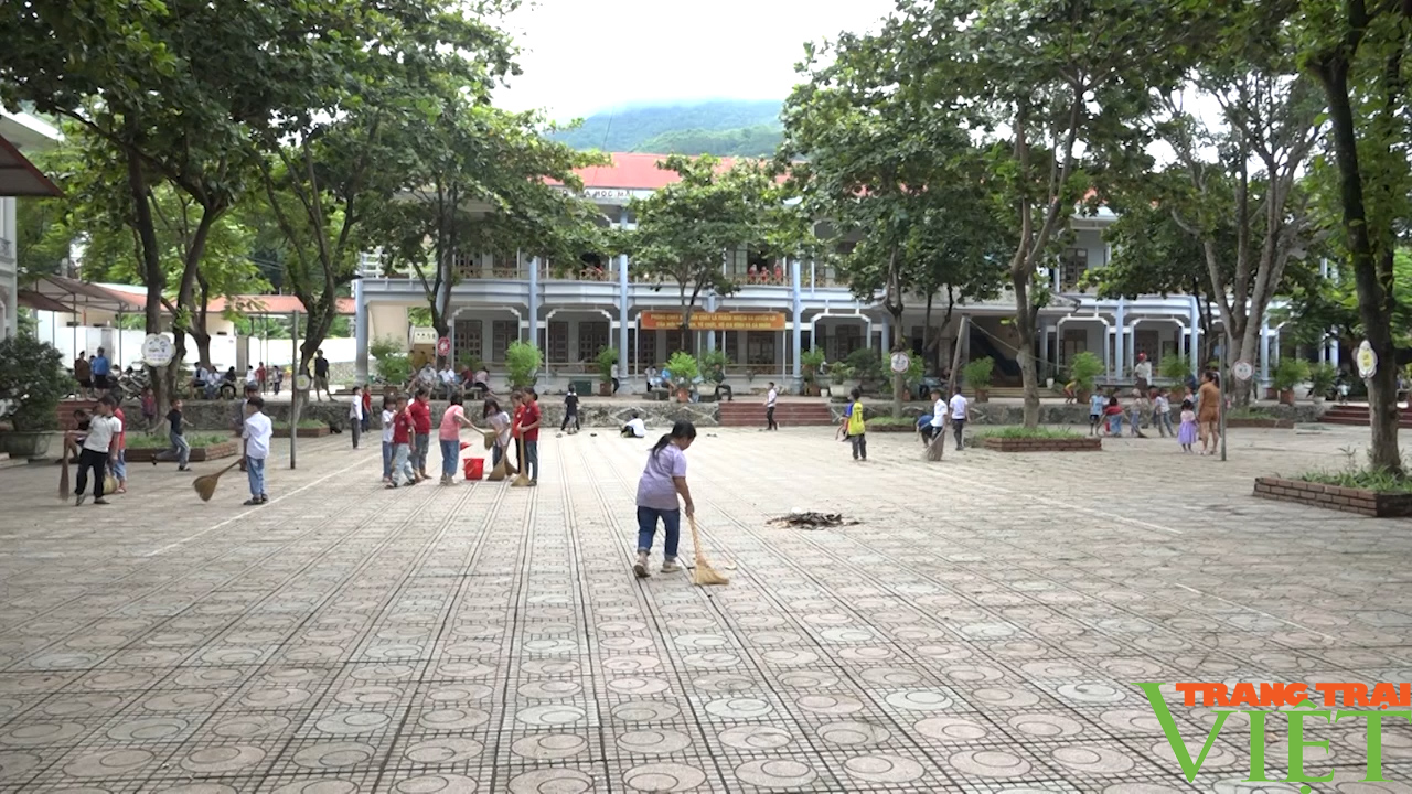 Thầy và trò vùng cao Sơn La tự tin bước vào năm học mới - Ảnh 2.