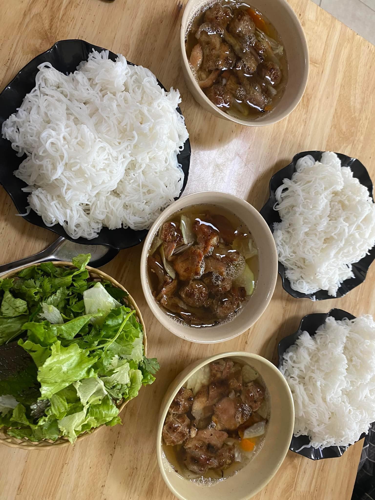 Ký ức Hà Nội: Món bún chả Hà thành gây bao thương nhớ - Ảnh 1.