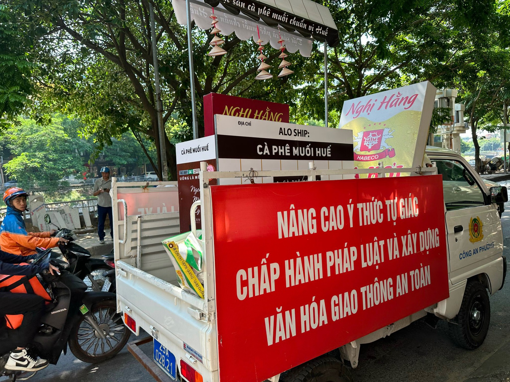 Quận Thanh Xuân: Lập lại trật tự lòng đường, vỉa hè các tuyến phố - Ảnh 2.