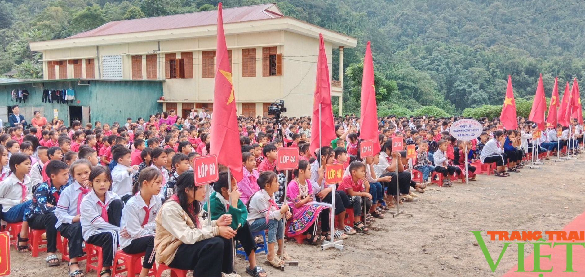 Phù Yên (Sơn La): Hơn 35 nghìn học sinh các cấp dự Lễ khai giảng - Ảnh 1.