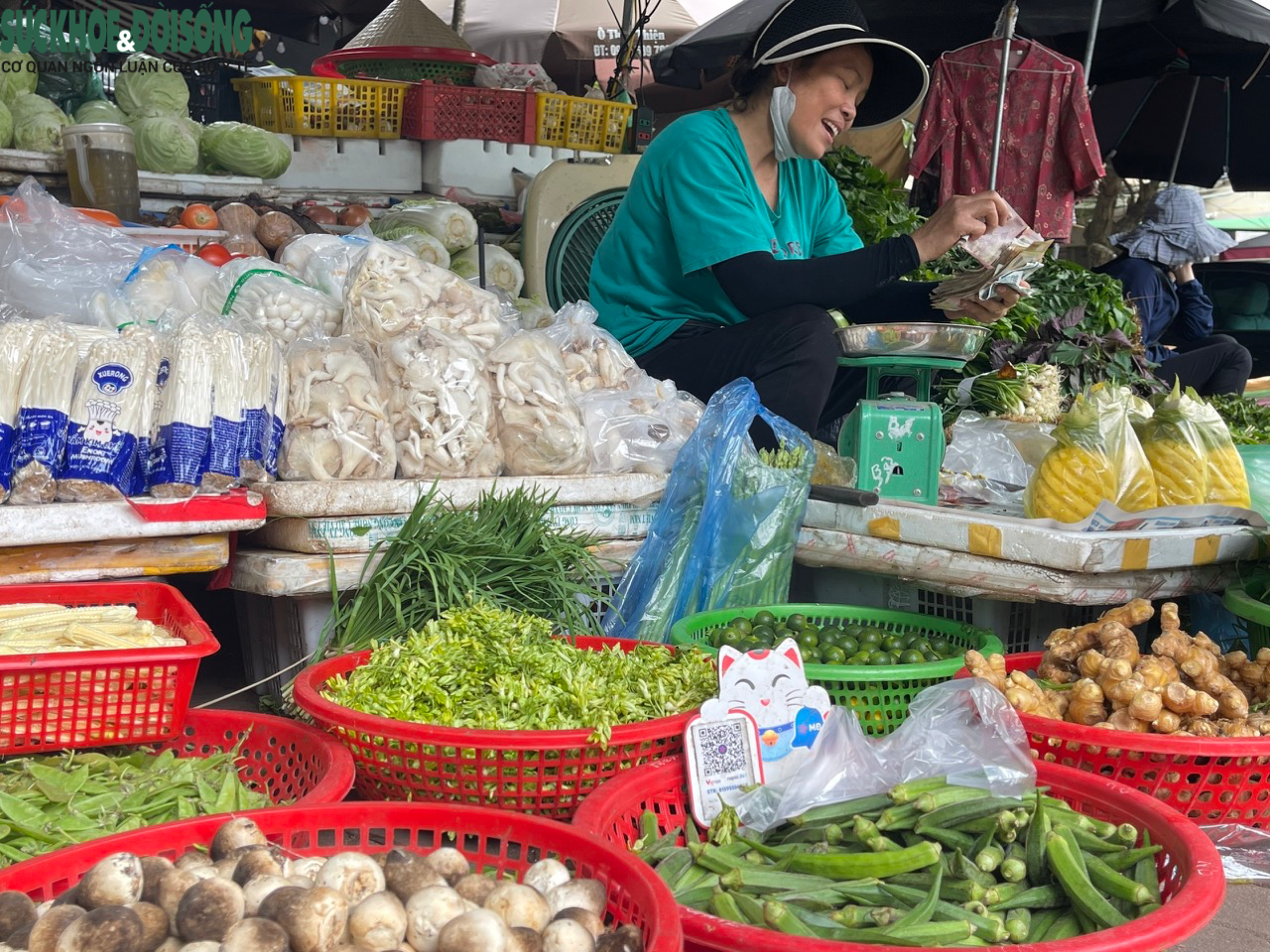 Thanh toán không dùng tiền mặt lên ngôi, uống cốc trà đá, mua mớ rau cũng &quot;ting ting&quot; - Ảnh 3.