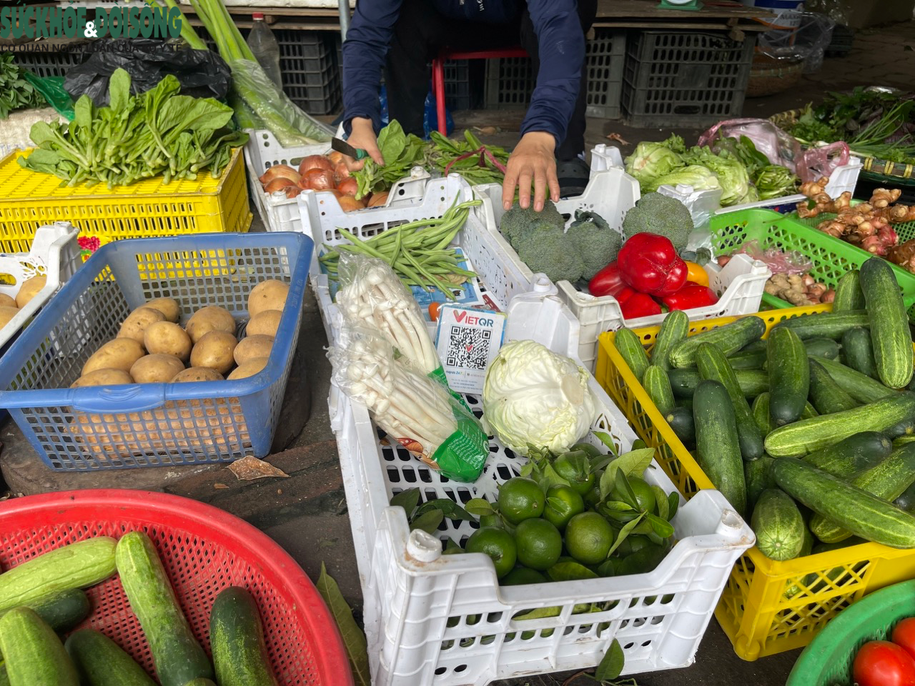 Thanh toán không dùng tiền mặt lên ngôi, uống cốc trà đá, mua mớ rau cũng &quot;ting ting&quot; - Ảnh 4.