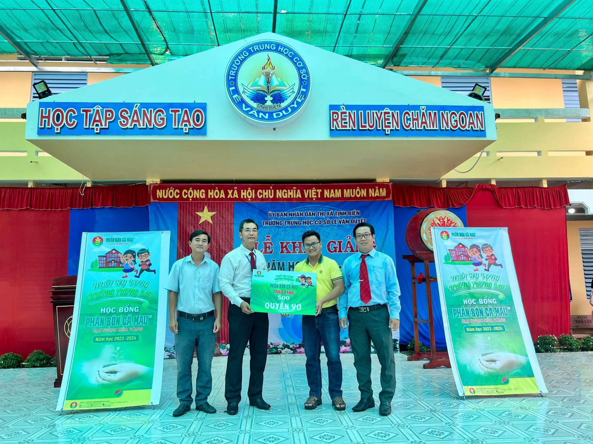 Học bổng Hạt Ngọc Mùa Vàng năm học 2023-2024 tiếp tục hành trình nuôi hy vọng dưỡng tương lai - Ảnh 7.