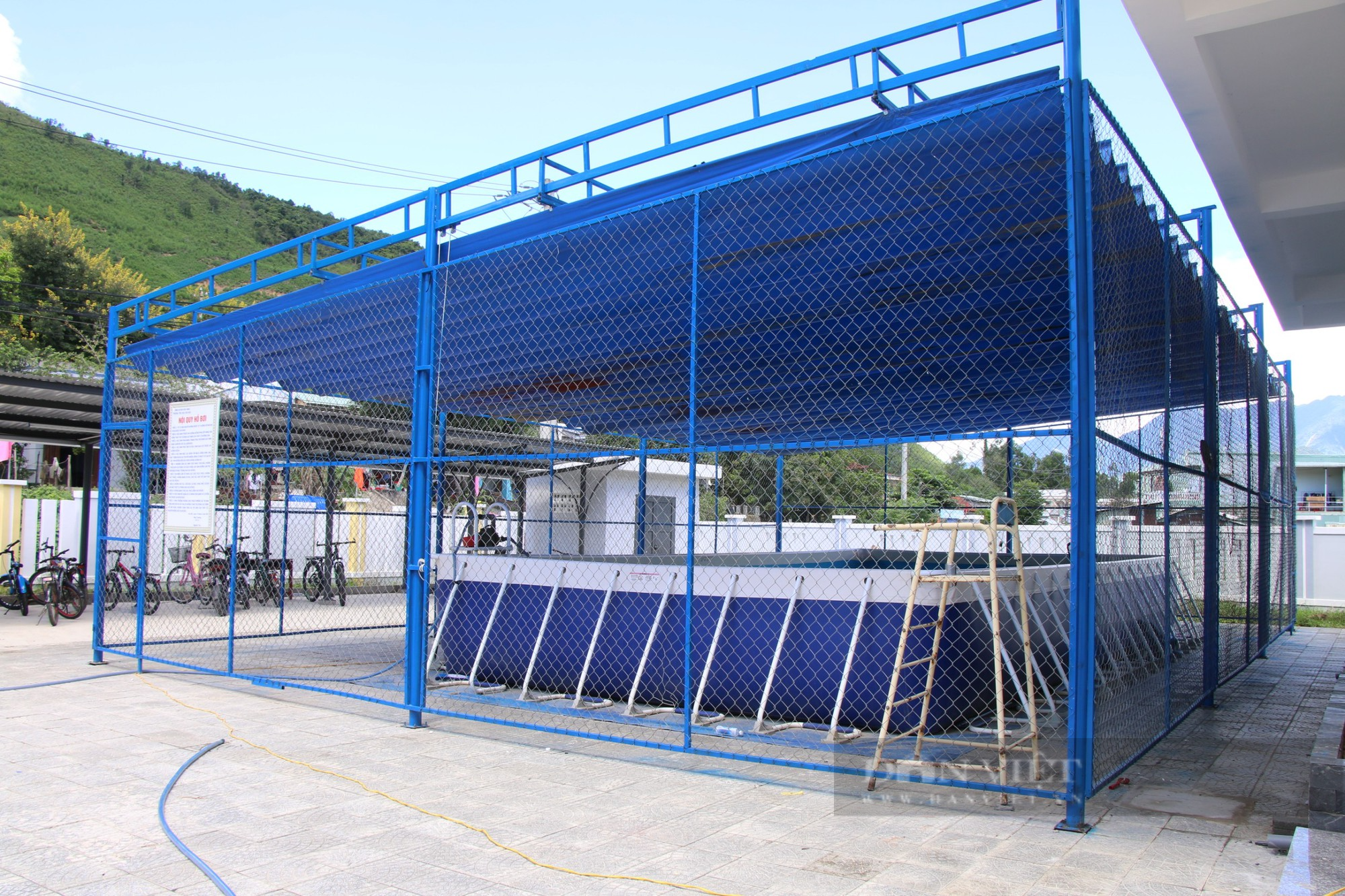 Bên trong lớp học trống hơn 50 ghế vì phụ huynh phản đối sáp nhập trường - Ảnh 7.