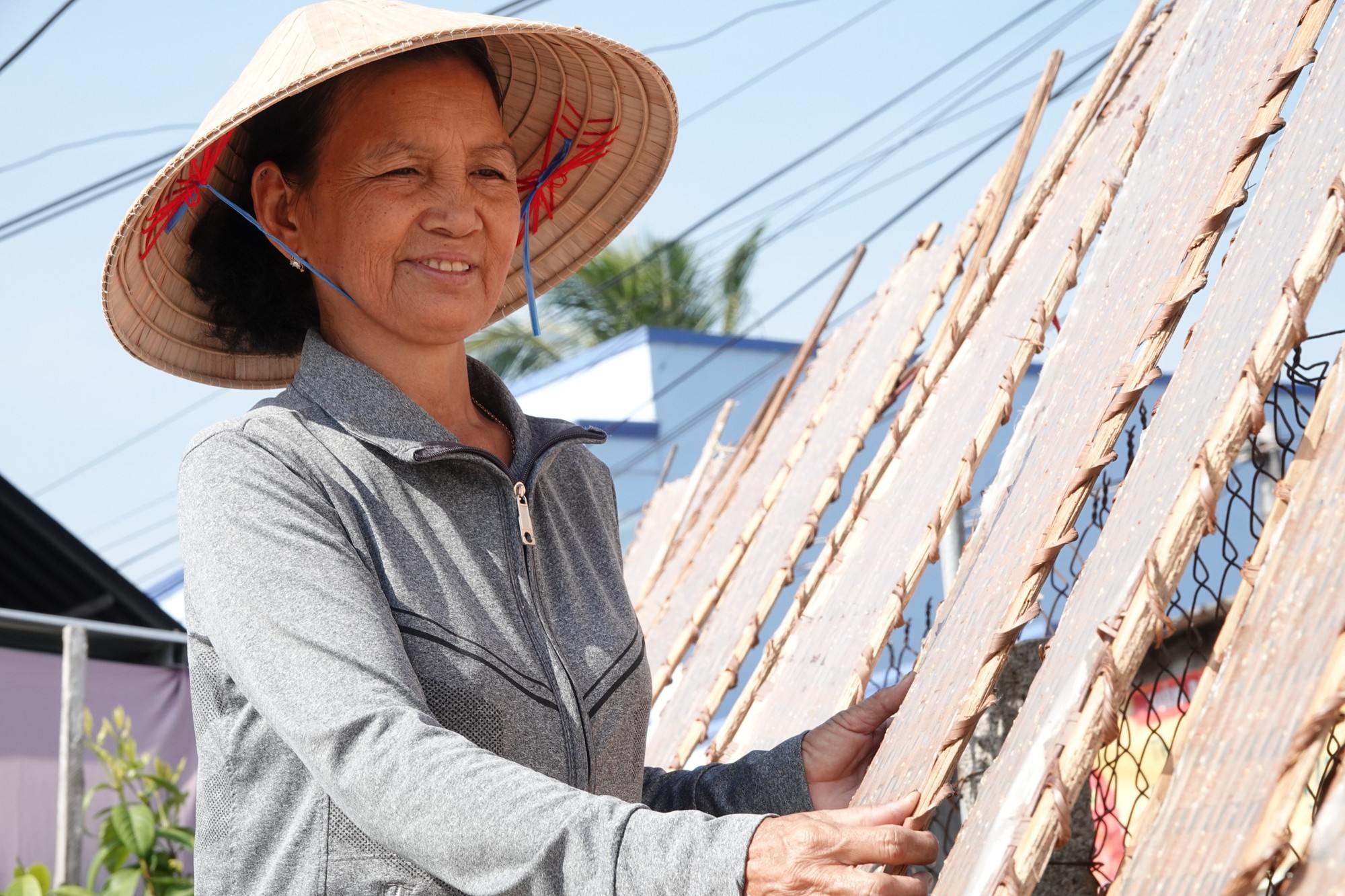 Cuộc sống bình yên trong làng bánh tráng 200 tuổi ở Cần Thơ - Ảnh 2.