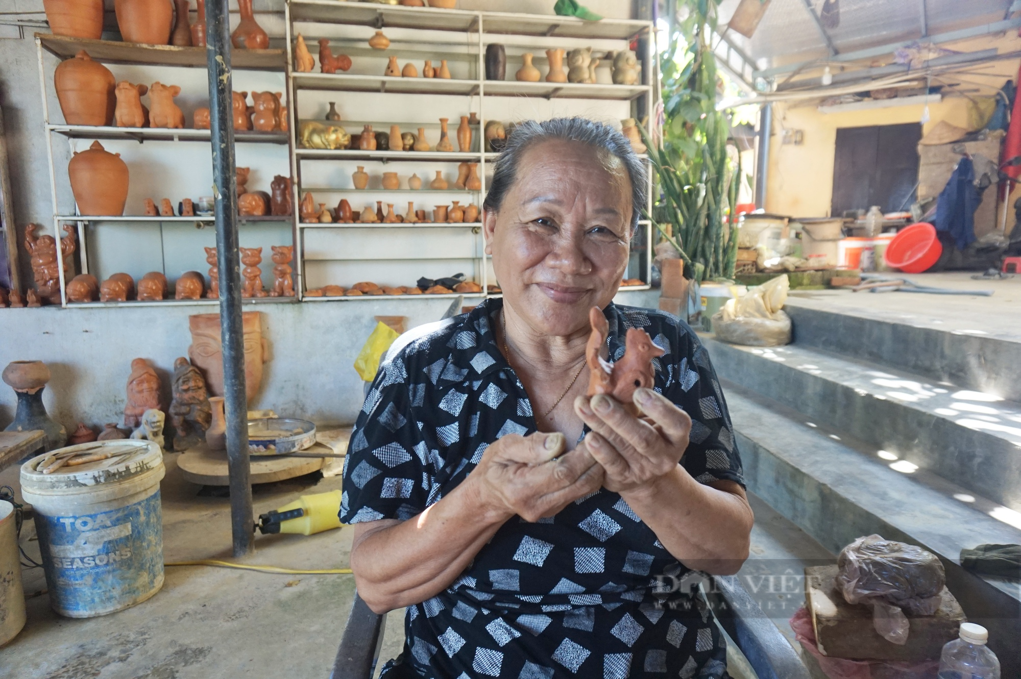 Quảng Nam: Độc đáo món quà mang đậm hồn cốt dân tộc ở phố cổ Hội An - Ảnh 1.