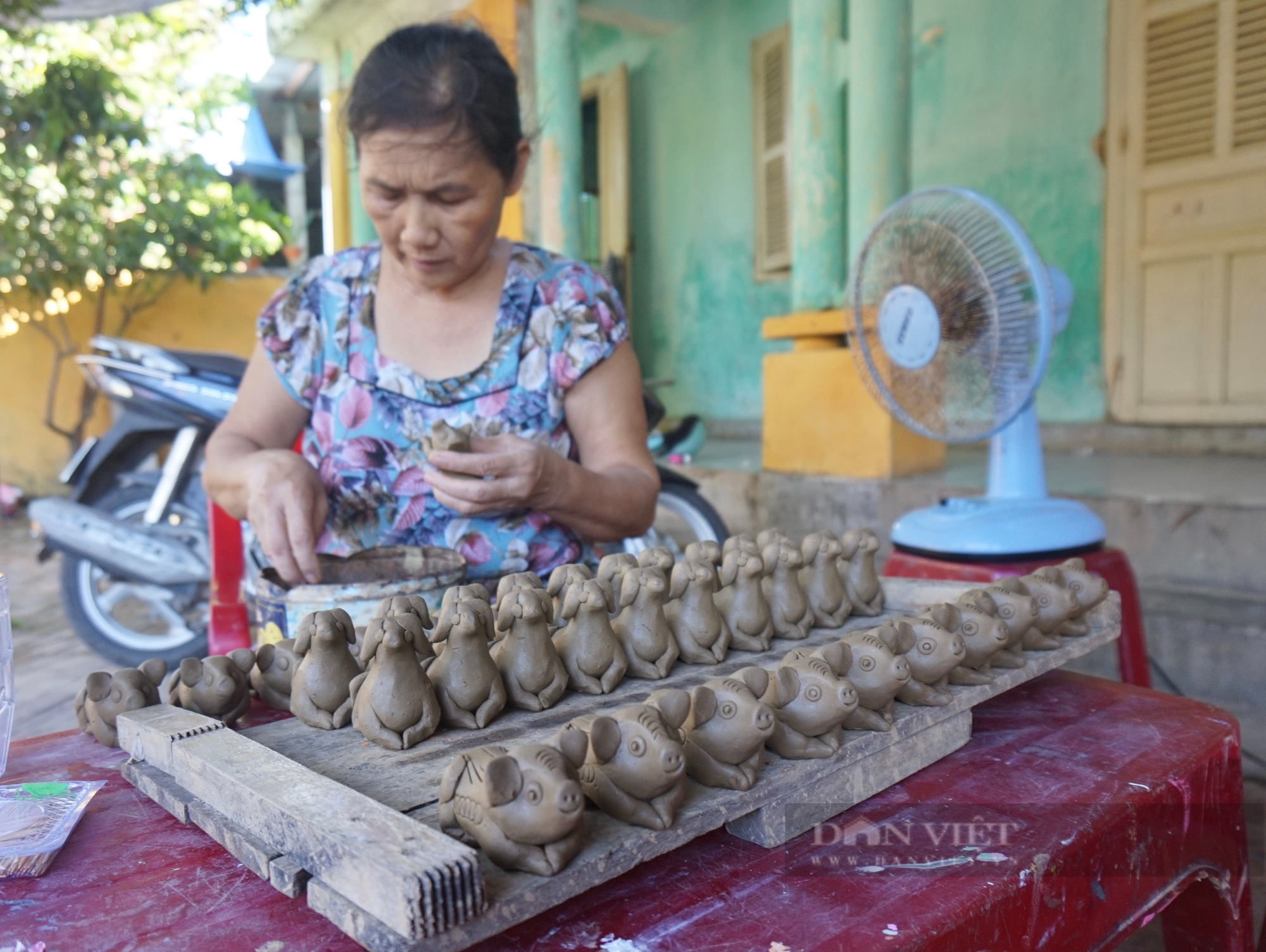 Quảng Nam: Độc đáo món quà mang đậm hồn cốt dân tộc ở phố cổ Hội An - Ảnh 3.