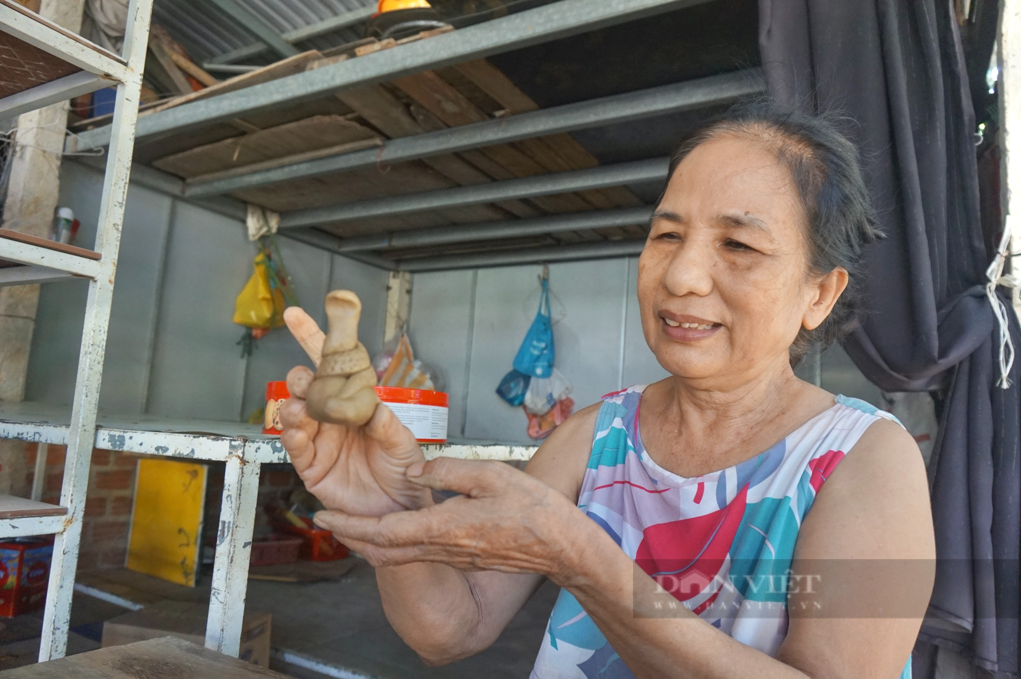 Quảng Nam: Độc đáo món quà mang đậm hồn cốt dân tộc ở phố cổ Hội An - Ảnh 6.