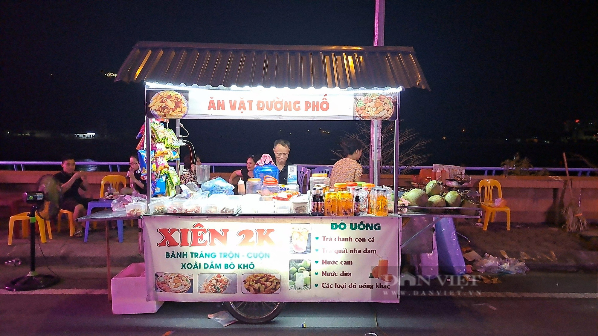 Hàng nghìn người đổ xô về tuyến phố đi bộ đầu tiên ở Hòa Bình trong ngày đầu vận hành thử nghiệm - Ảnh 7.