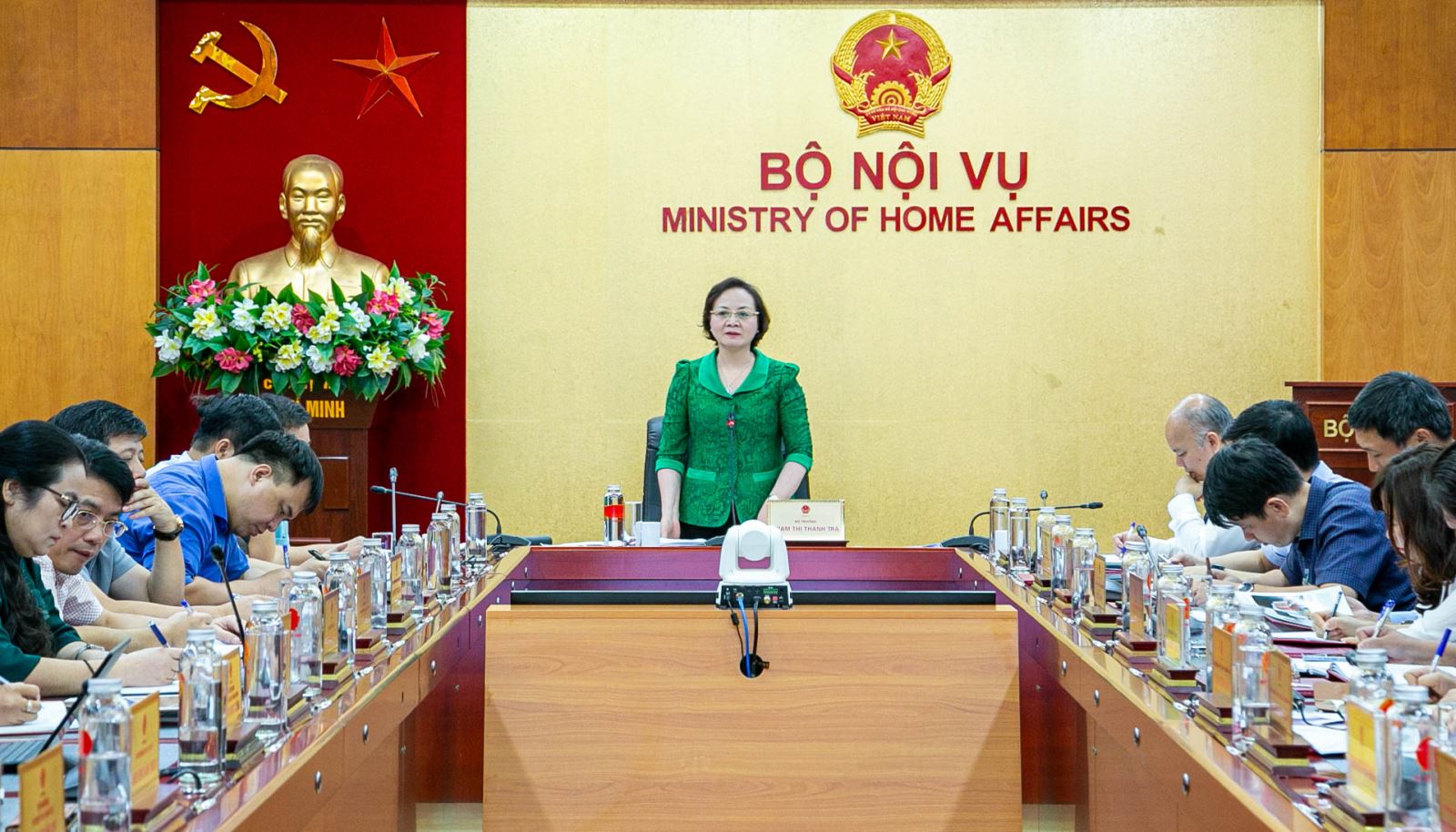 Bộ Nội vụ tăng cường thanh tra tình trạng công chức, viên chức nghỉ việc - Ảnh 1.