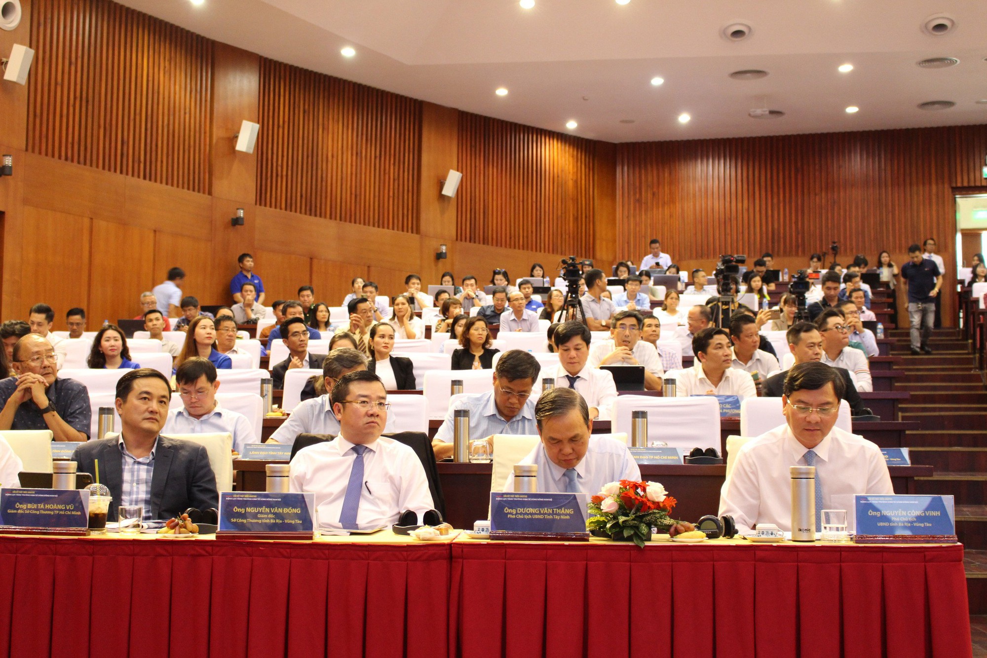Phát triển logistics làm động lực tăng trưởng kinh tế vùng Đông Nam bộ - Ảnh 2.