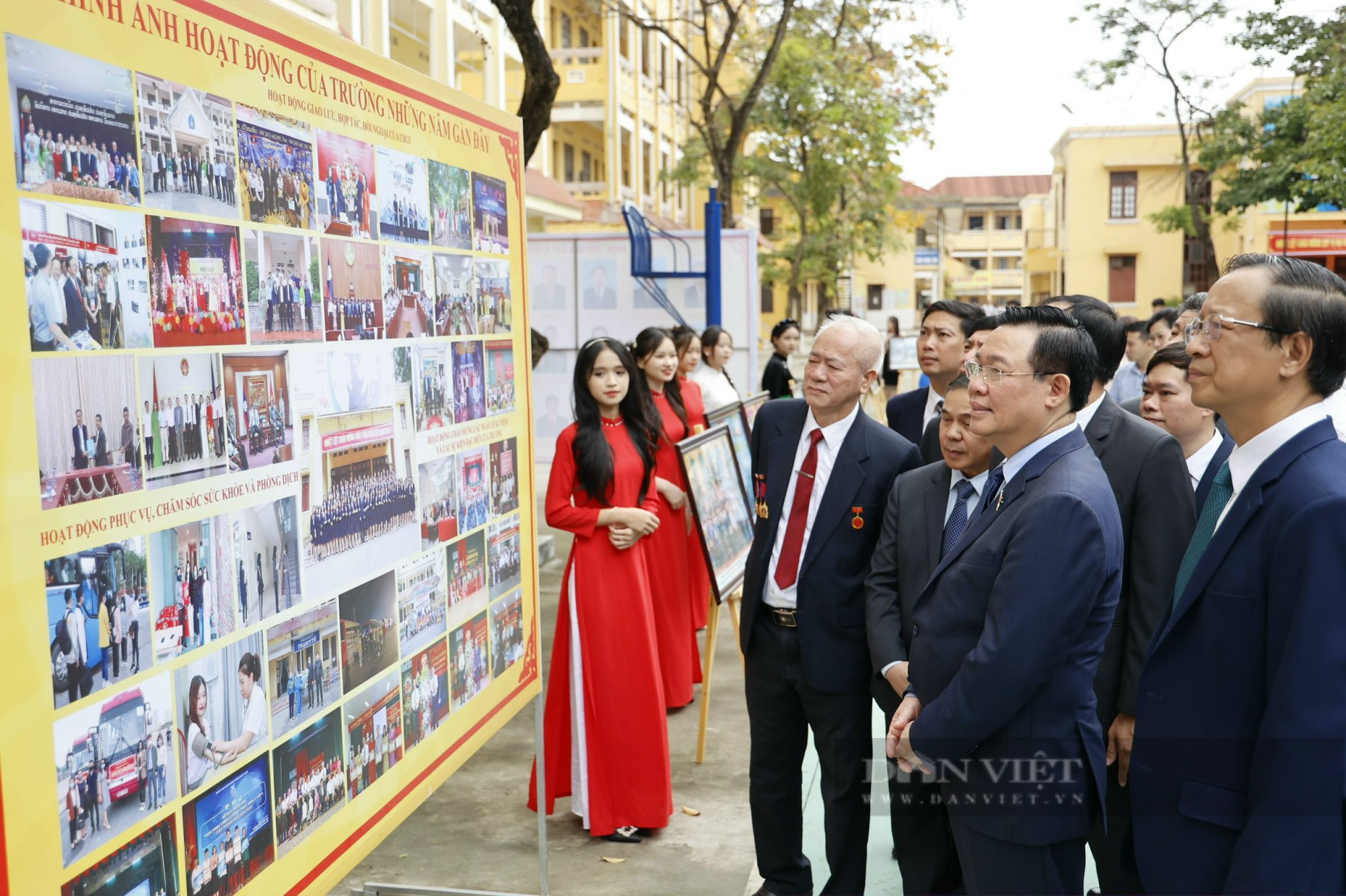 Ảnh ấn tượng tuần: Chủ tịch Quốc hội Vương Đình Huệ dự Lễ khai giảng và quán bún chả Obama - Ảnh 1.