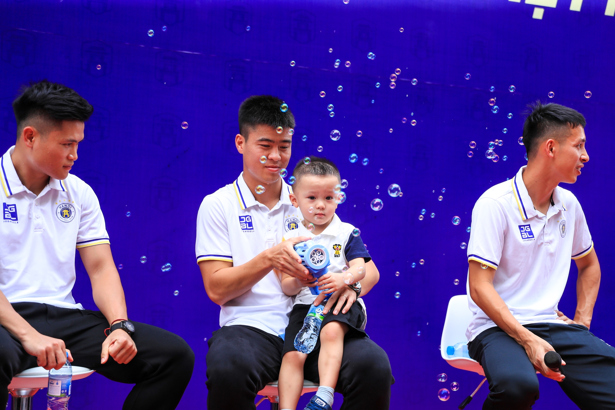 &quot;Chỉ cần NHM tới thật đông, Hà Nội FC tự tin thắng bất cứ đối thủ nào!”  - Ảnh 12.