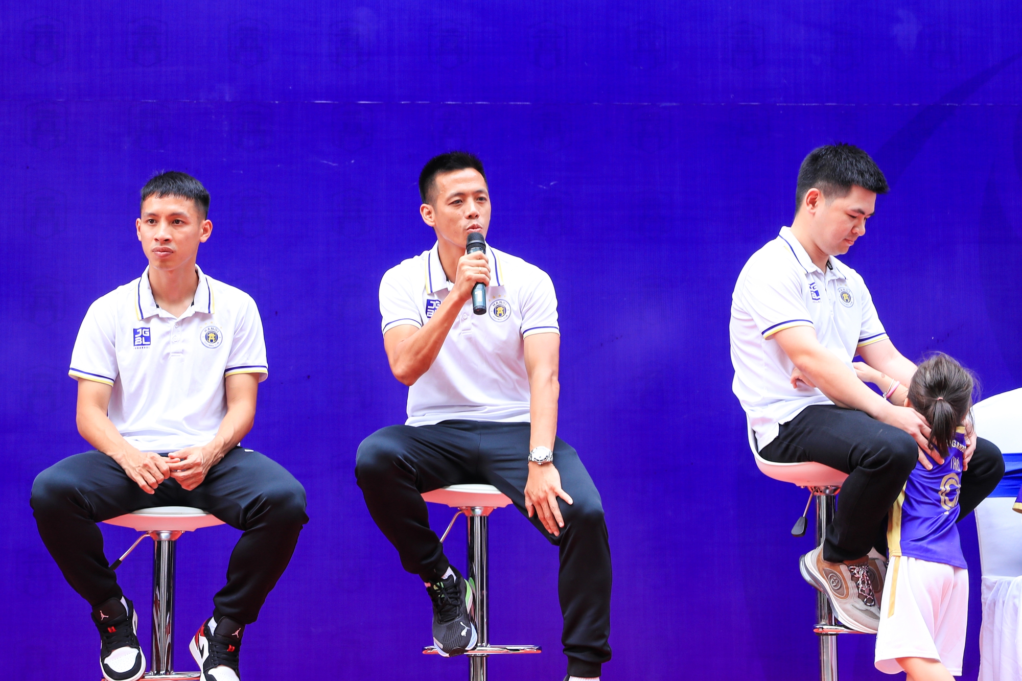 &quot;Chỉ cần NHM tới thật đông, Hà Nội FC tự tin thắng bất cứ đối thủ nào!”  - Ảnh 9.