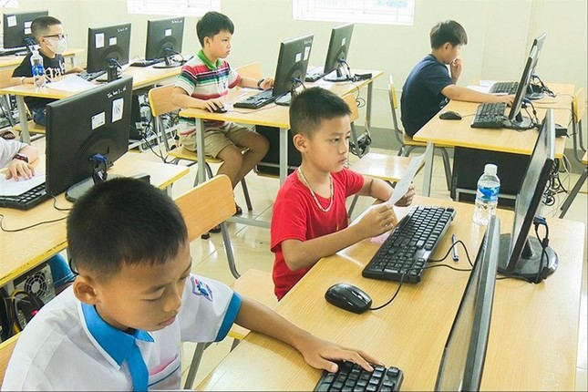 Thiếu giáo viên, 5 thầy cô 'chạy sô' 21 trường - Ảnh 1.
