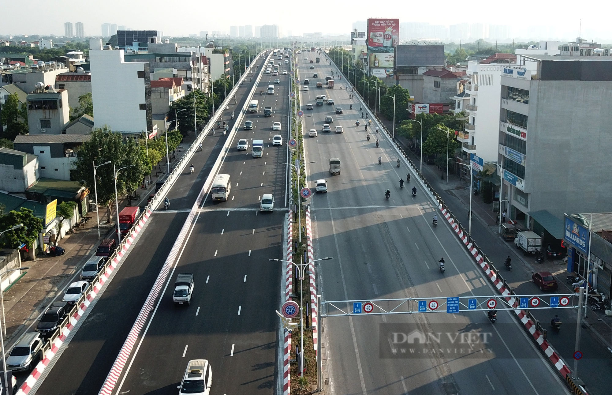 Cầu Vĩnh Tuy 2 thông xe, hai kiểu tổ chức giao thông khó hiểu - Ảnh 2.