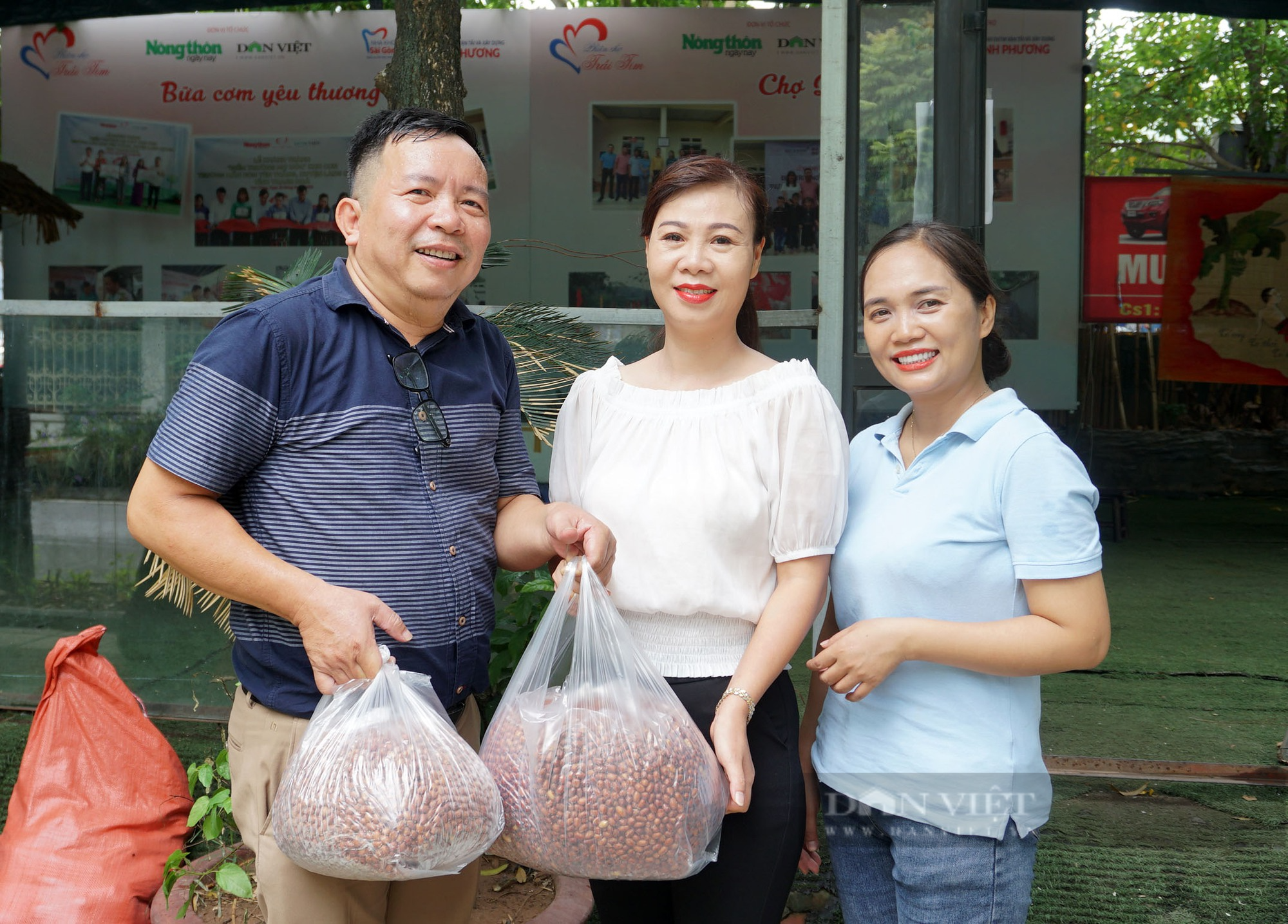 Hạnh phúc trao tay vào ngày thứ Bảy - Ảnh 2.