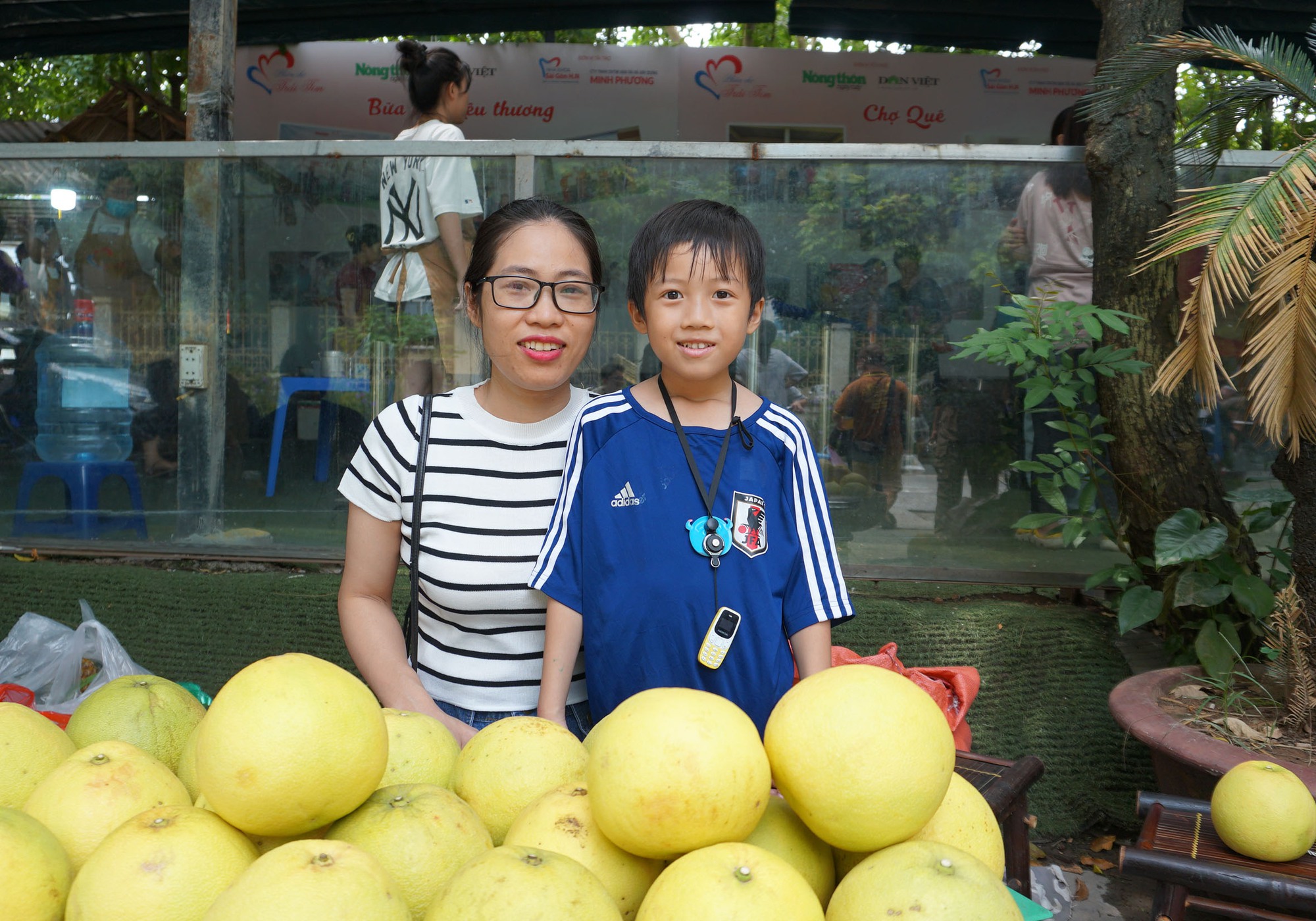 Đến “Chợ quê” mua sản phẩm sạch để làm thiện nguyện - Ảnh 11.