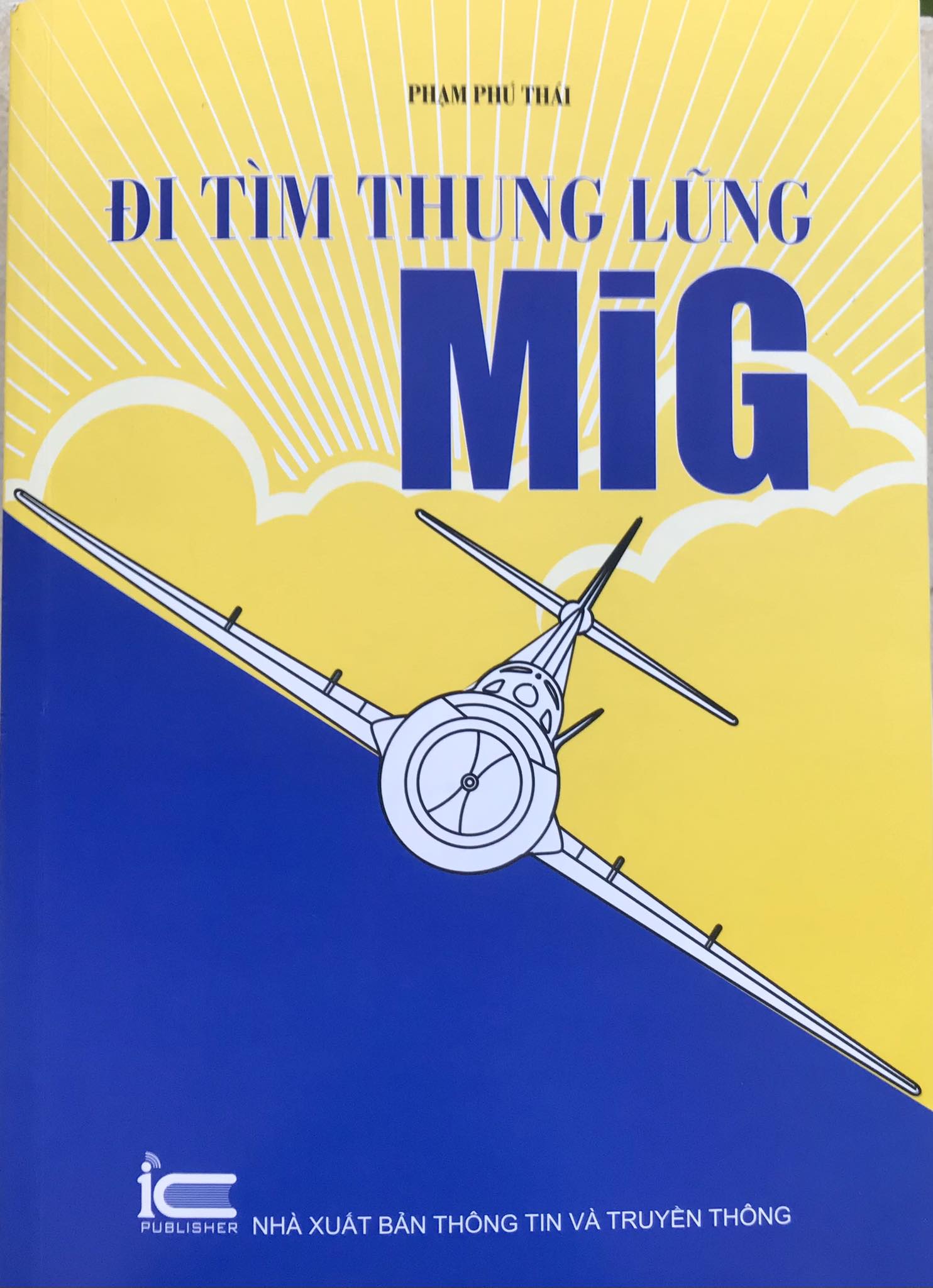 Đọc sách cùng bạn: Bi hùng và bi tráng trên trời - Ảnh 1.
