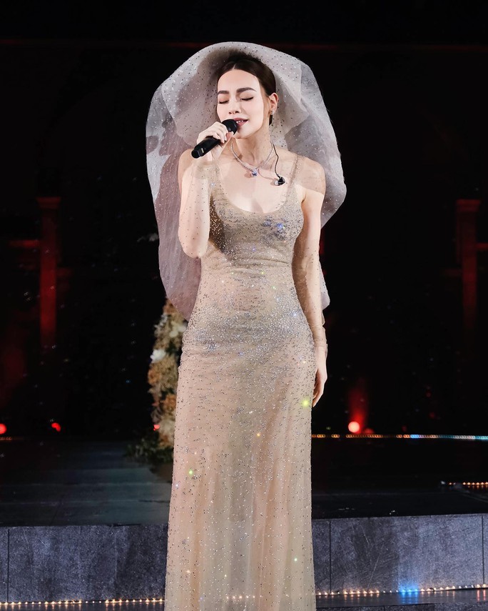 Cùng nói về khả năng hát live, Hoàng Thuỳ Linh nhận &quot;cơn bão&quot; chỉ trích, Hà Hồ, Sơn Tùng ứng xử thông minh - Ảnh 3.