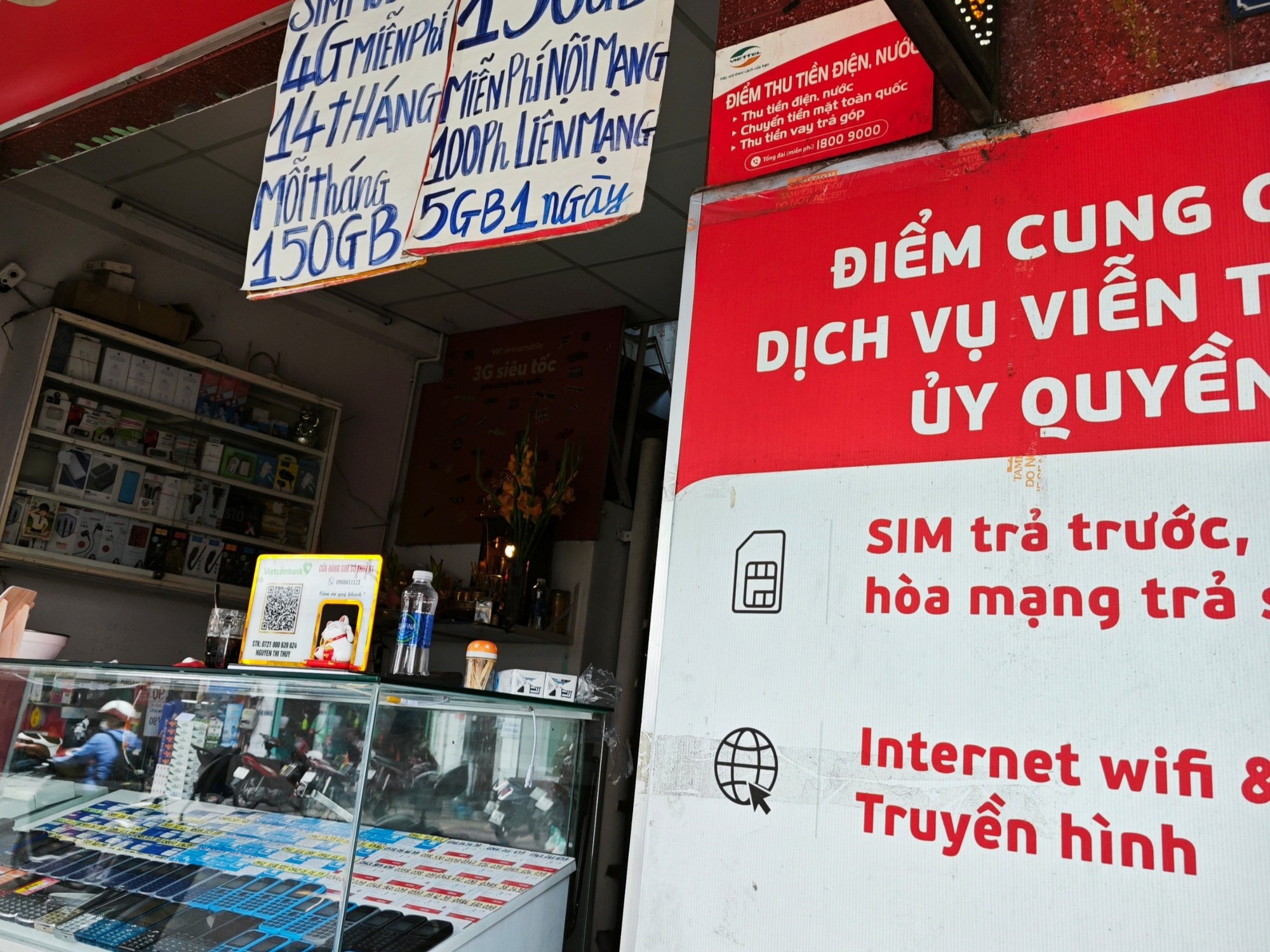 Sim điện thoại giá rẻ vẫn bán tràn lan từ cửa hàng tới mạng xã hội - Ảnh 1.