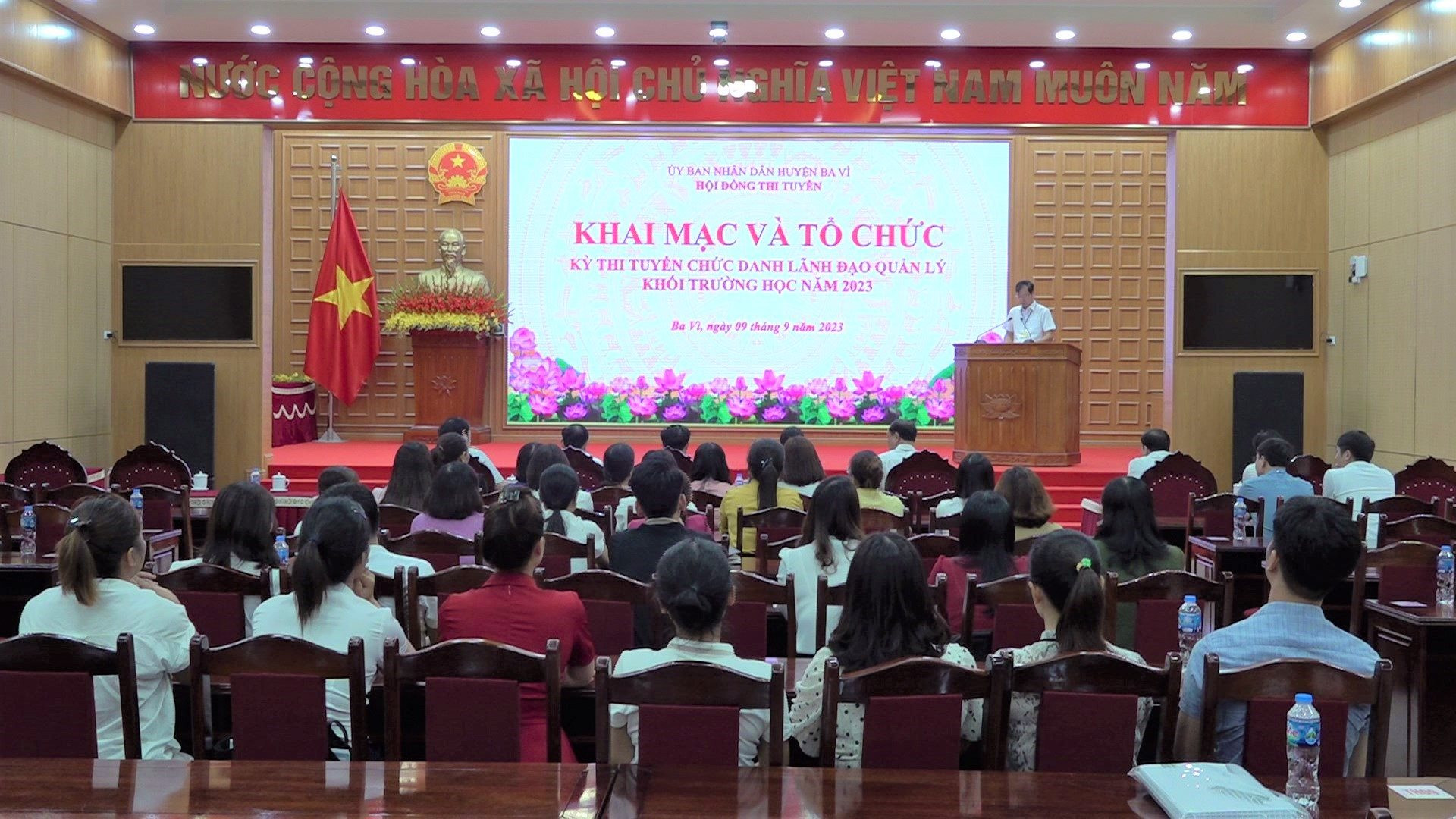 Ba Vì tổ chức thi tuyển 10 hiệu trưởng, phó hiệu trưởng các trường học - Ảnh 1.