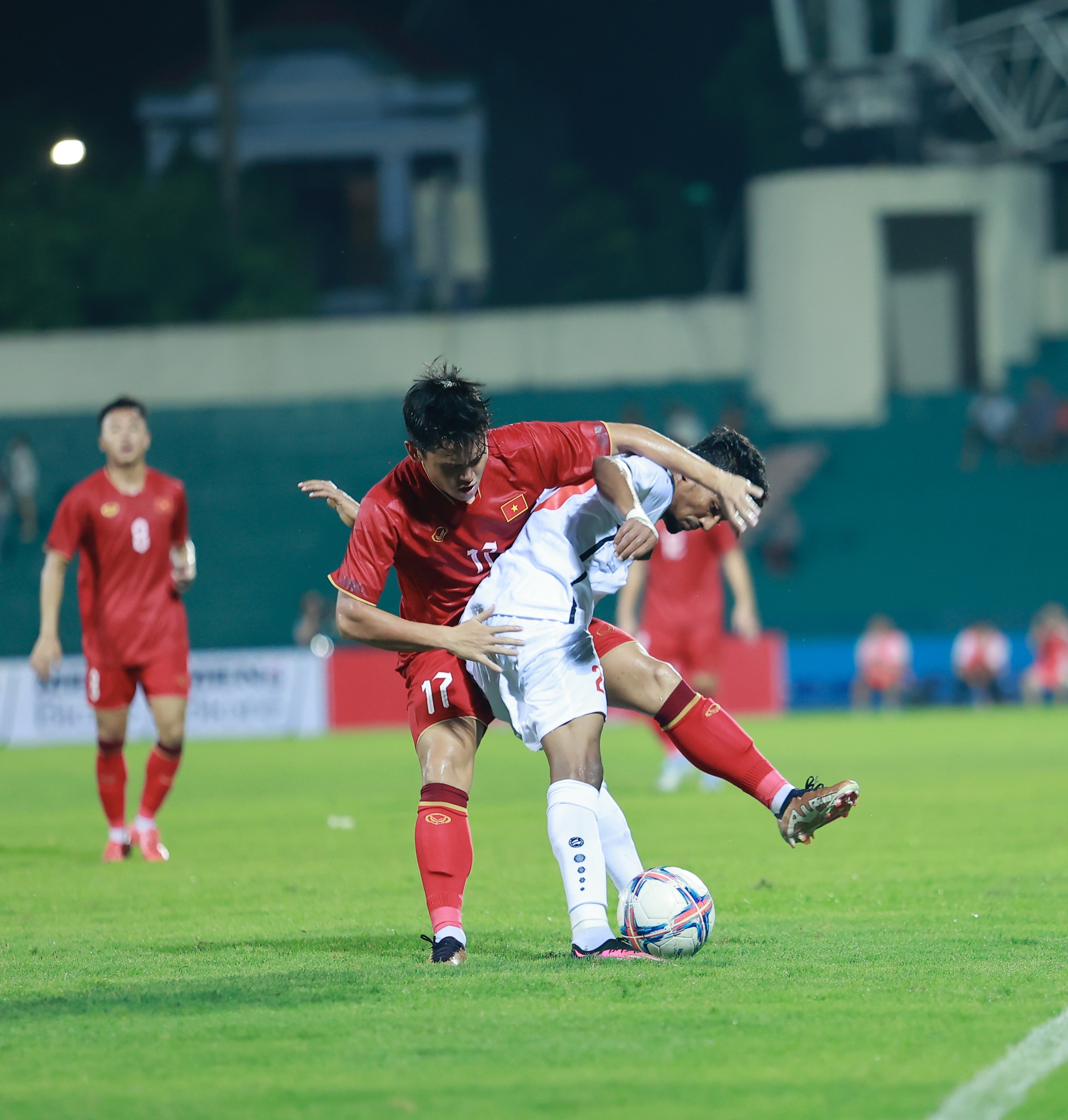 Hàng chục nghìn CĐV Việt Nam đội mưa ăn mừng chiến thắng của U23 Việt Nam - Ảnh 4.
