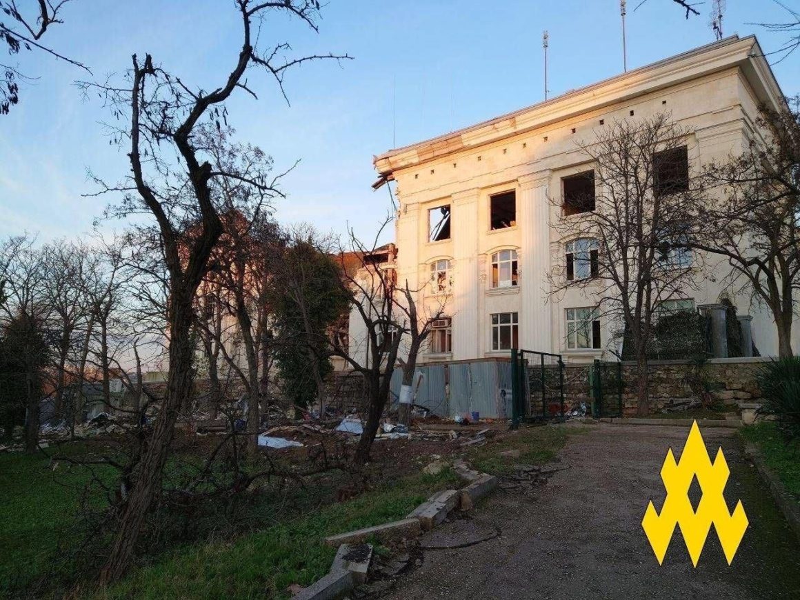 'Đột nhập' trụ sở Hạm đội Biển Đen của Nga ở Crimea, du kích Ukraine phát hiện bất ngờ - Ảnh 2.