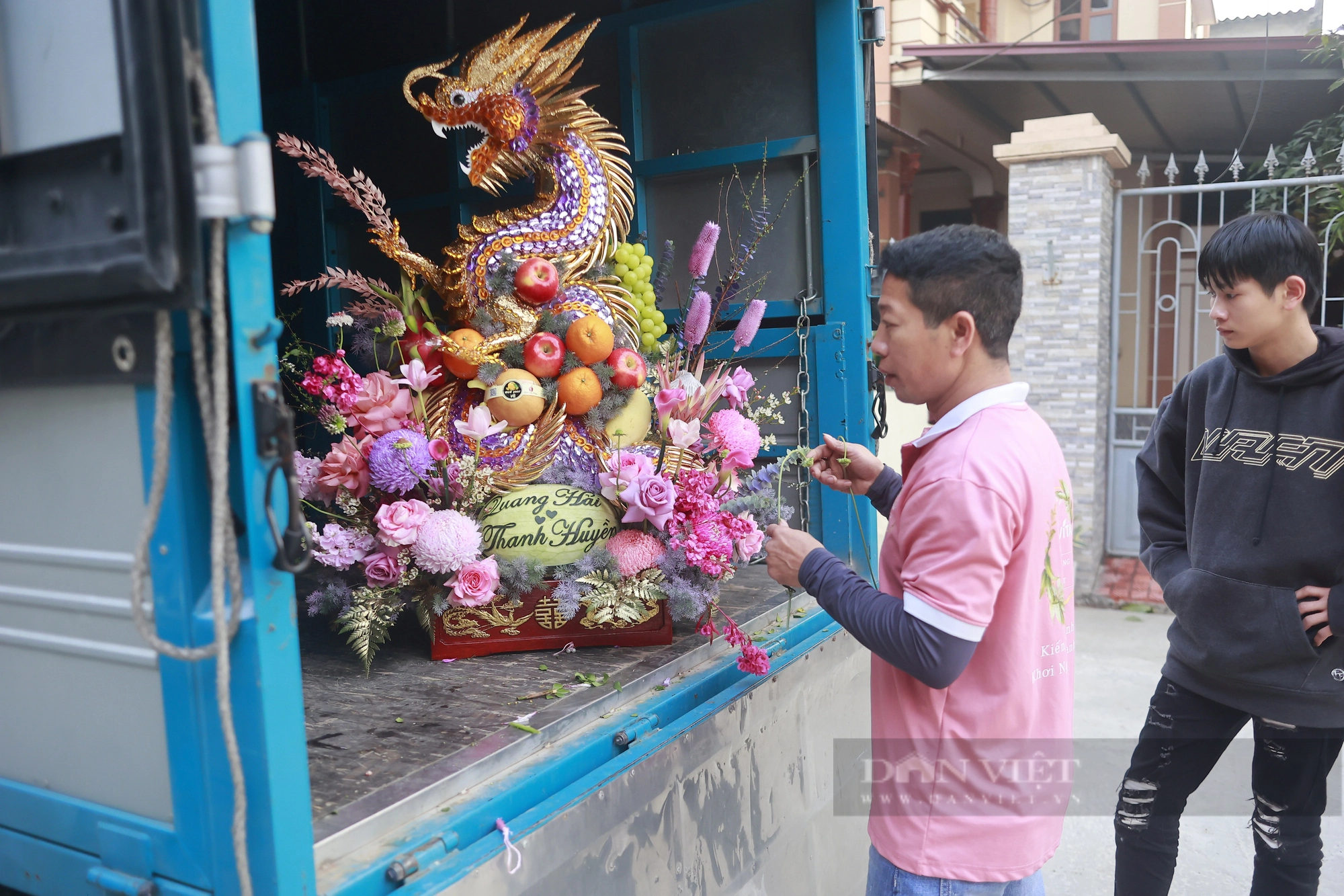 Cận cảnh không gian lễ ăn hỏi đắt đỏ của cầu thủ Quang Hải và bạn gái  - Ảnh 3.