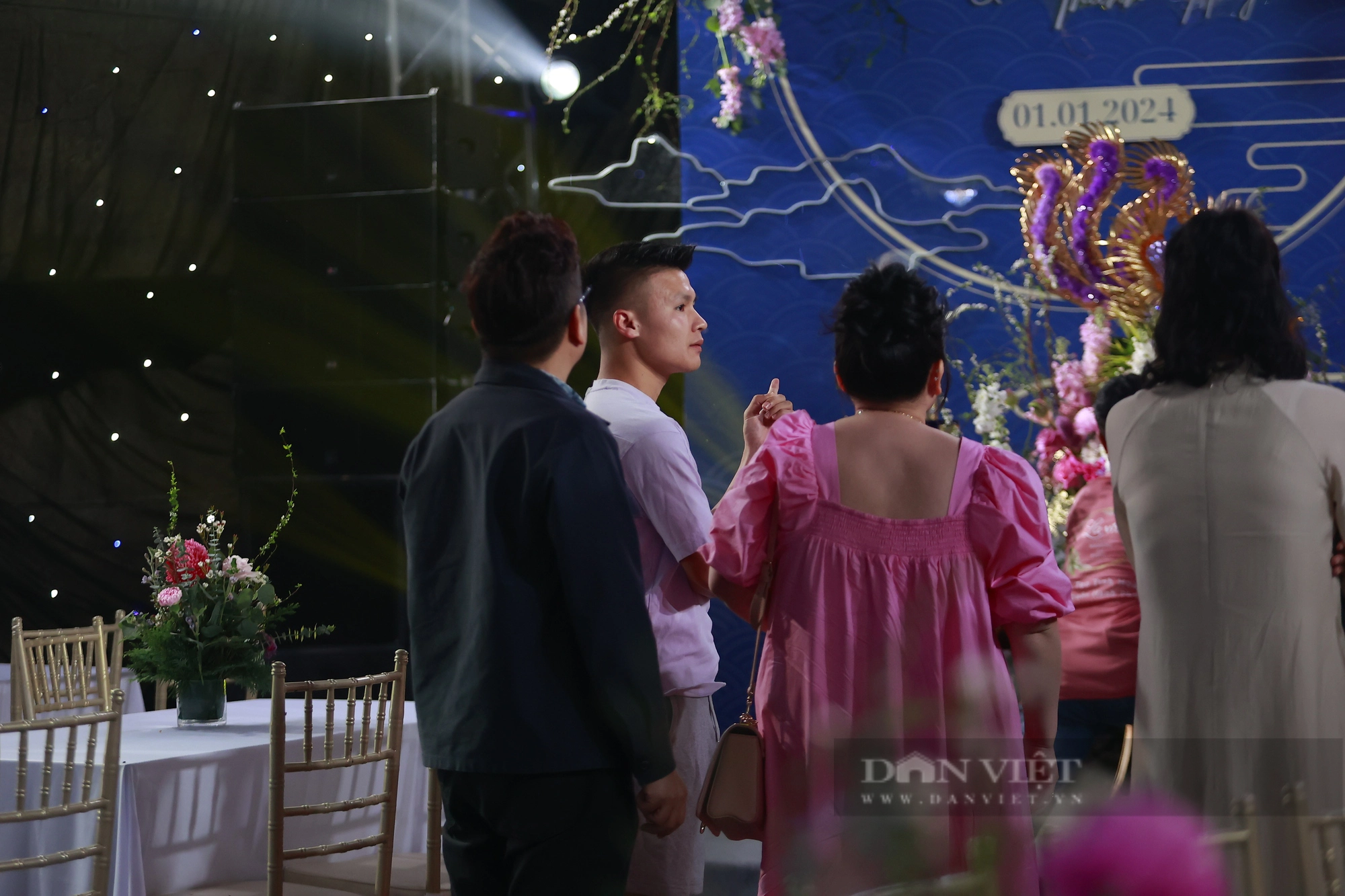 Quang Hải và gia đình tất bật chuẩn bị cho đám hỏi - Ảnh 1.