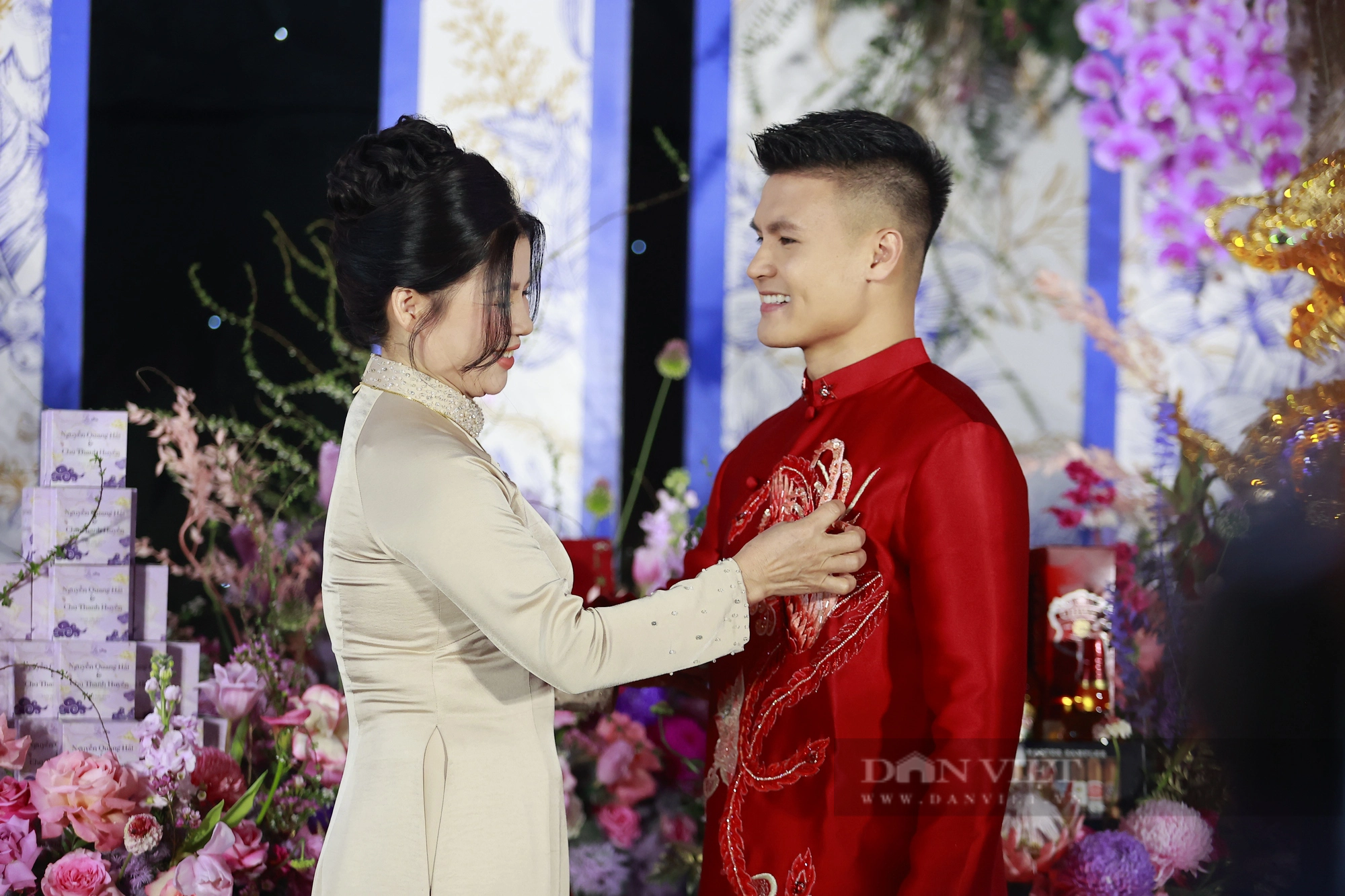 Hà Đức Chinh xuất hiện trong đám hỏi Quang Hải - Ảnh 1.