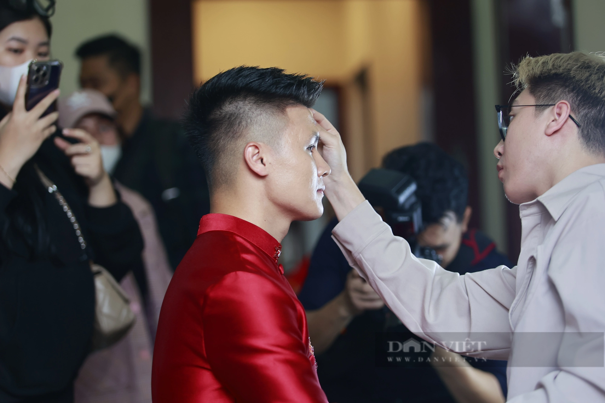 Hà Đức Chinh xuất hiện trong đám hỏi Quang Hải - Ảnh 2.