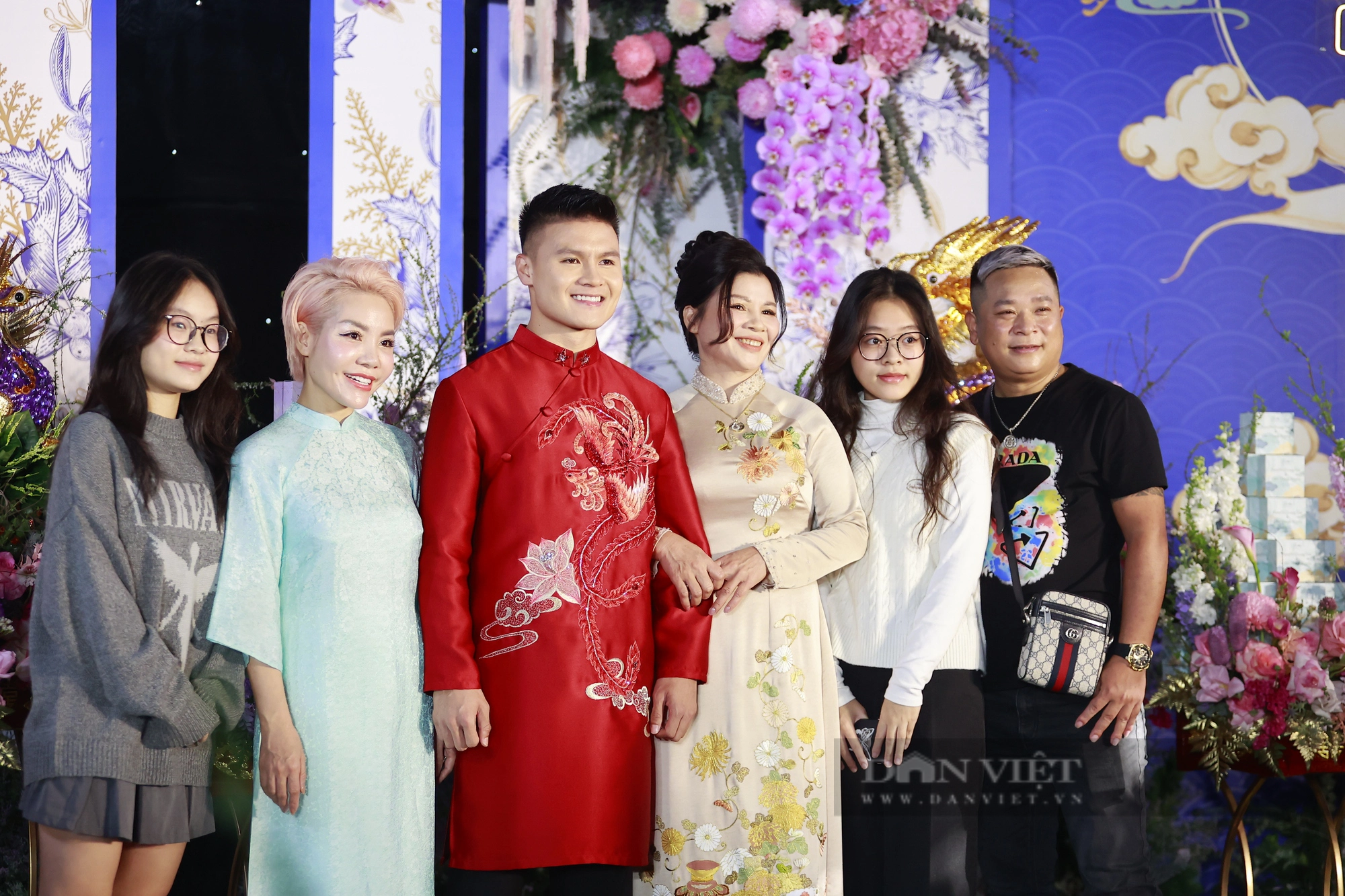Hà Đức Chinh xuất hiện trong đám hỏi Quang Hải - Ảnh 8.