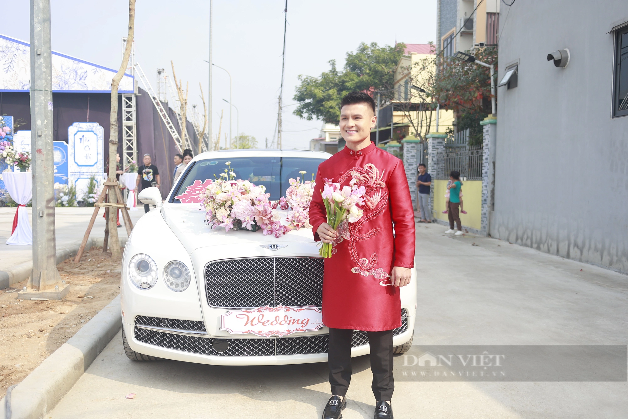 Quang Hải bảnh bao cùng chiếc xe đón dâu hơn 20 tỷ  - Ảnh 7.