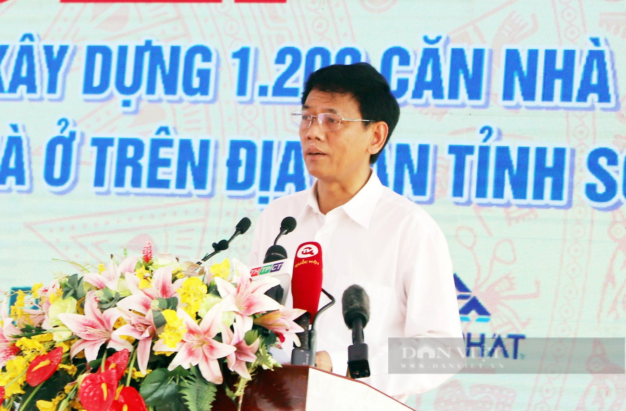 Chủ tịch nước Võ Văn Thưởng dự lễ Tổng kết, trao 1.200 căn nhà cho hộ nghèo tại Sóc Trăng - Ảnh 2.
