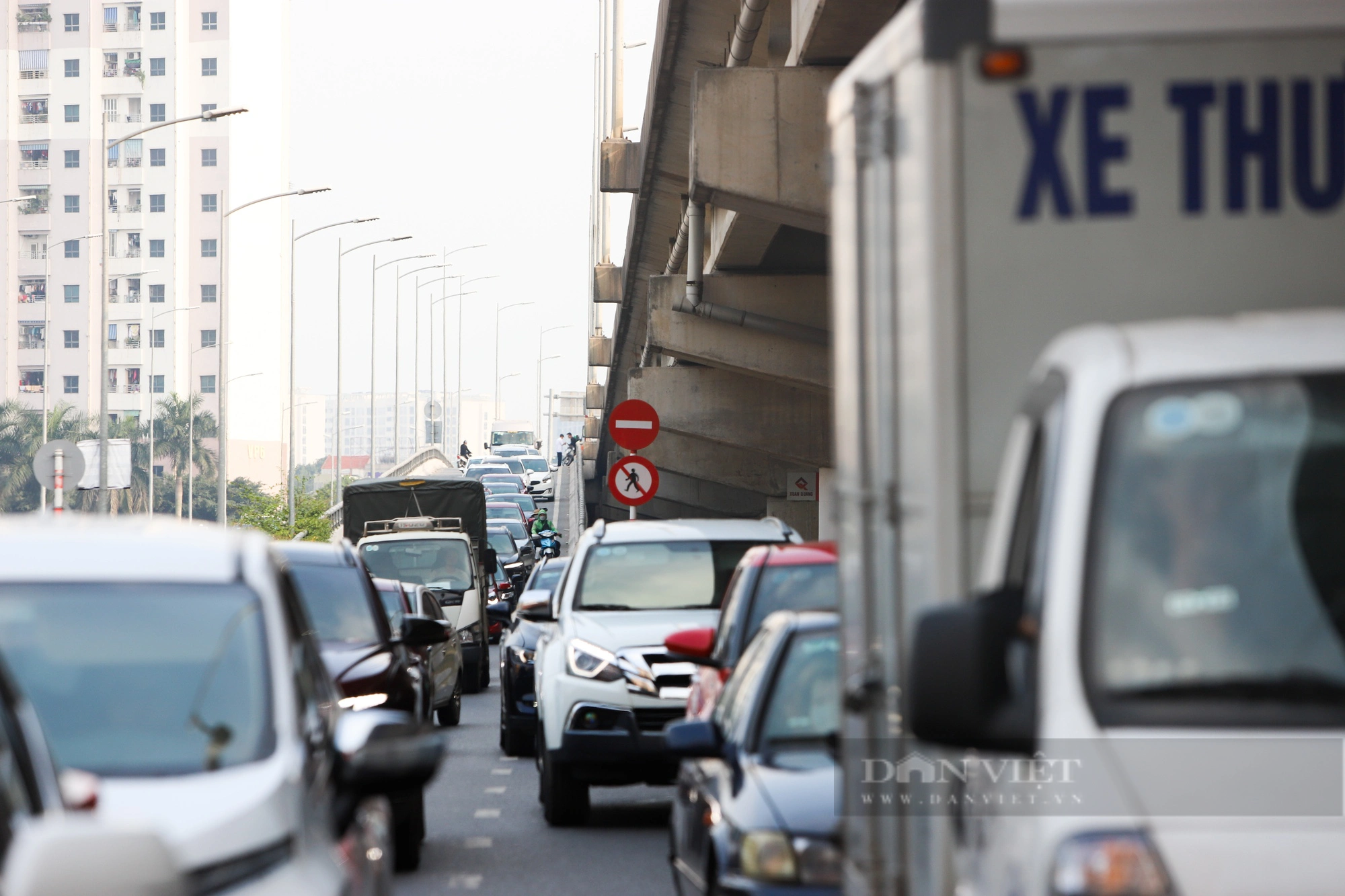 Cửa ngõ Thủ đô ùn tắc khi hàng vạn người trở lại sau nghỉ Tết dương lịch - Ảnh 12.