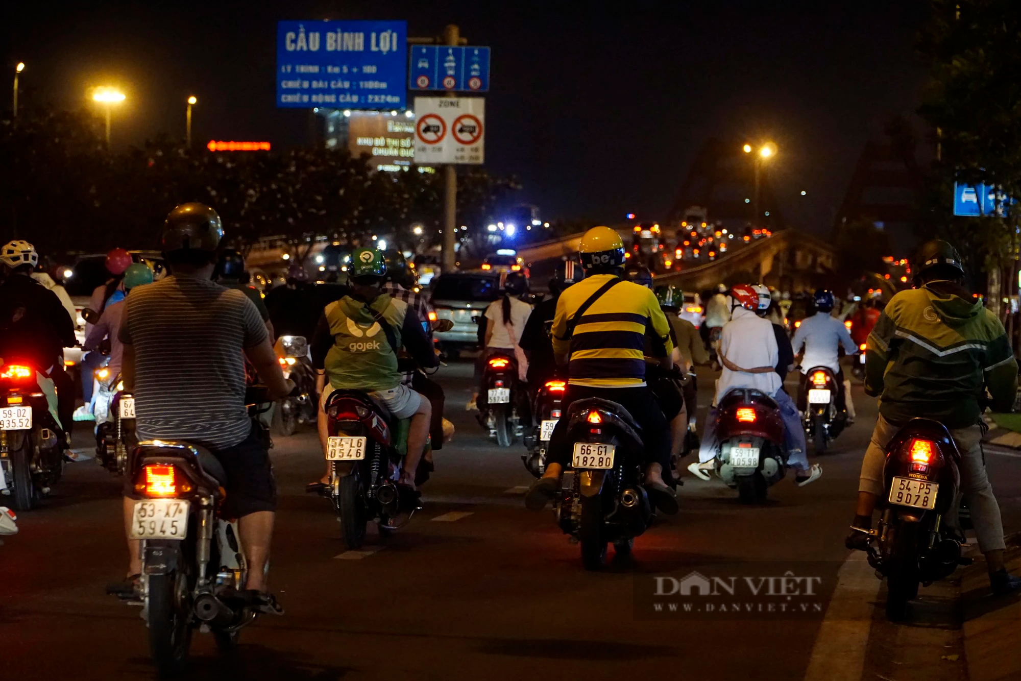 Người dân ùn ùn trở về sau kỳ nghỉ lễ, hai cửa ngõ TP.HCM phương tiện di chuyển chậm chạp - Ảnh 5.