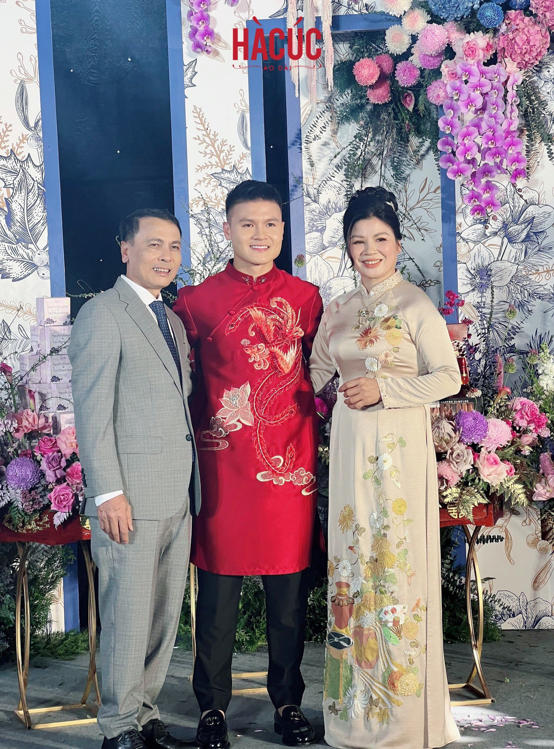 Bộ áo dài Quang Hải mặc đi hỏi vợ được thêu bằng chỉ vàng, làm 6 ngày 6 đêm mới xong - Ảnh 7.