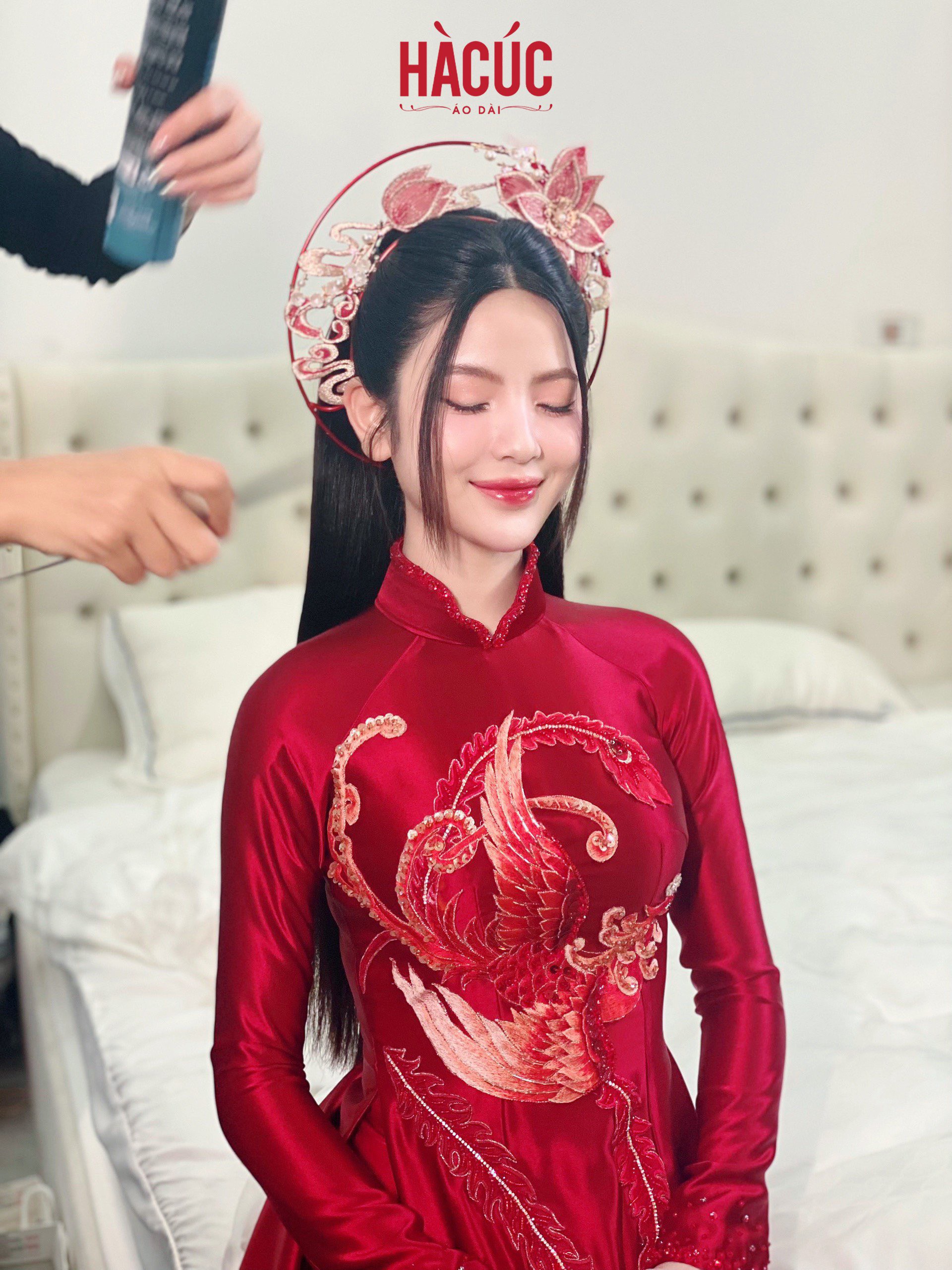 Bộ áo dài Quang Hải mặc đi hỏi vợ được thêu bằng chỉ vàng, làm 6 ngày 6 đêm mới xong - Ảnh 9.