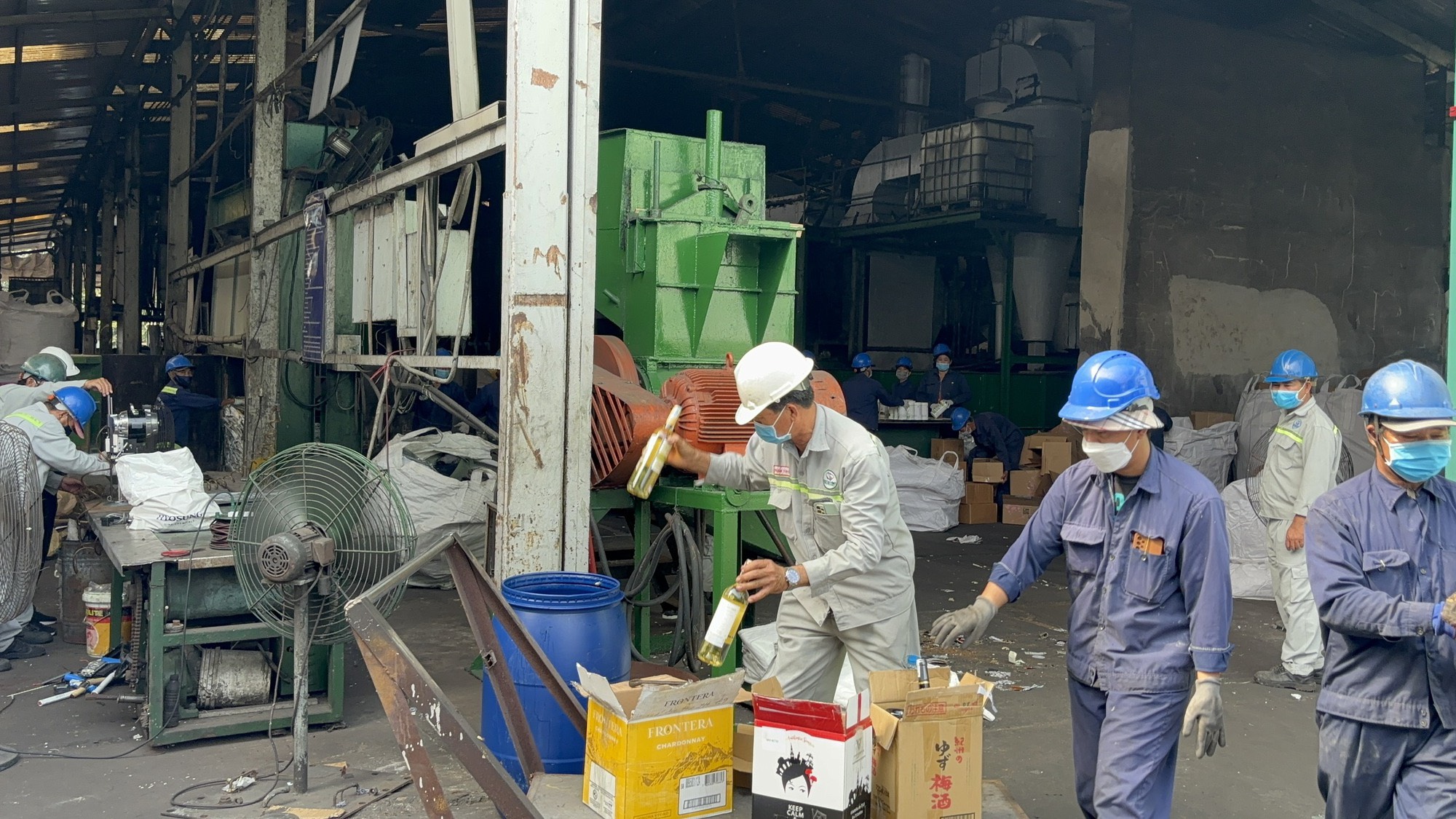 QLTT TP.HCM: Đã xử lý khoảng 54,3 tỷ đồng, chuyển cơ quan tố tụng 21 vụ án liên quan hàng hóa vi phạm - Ảnh 2.