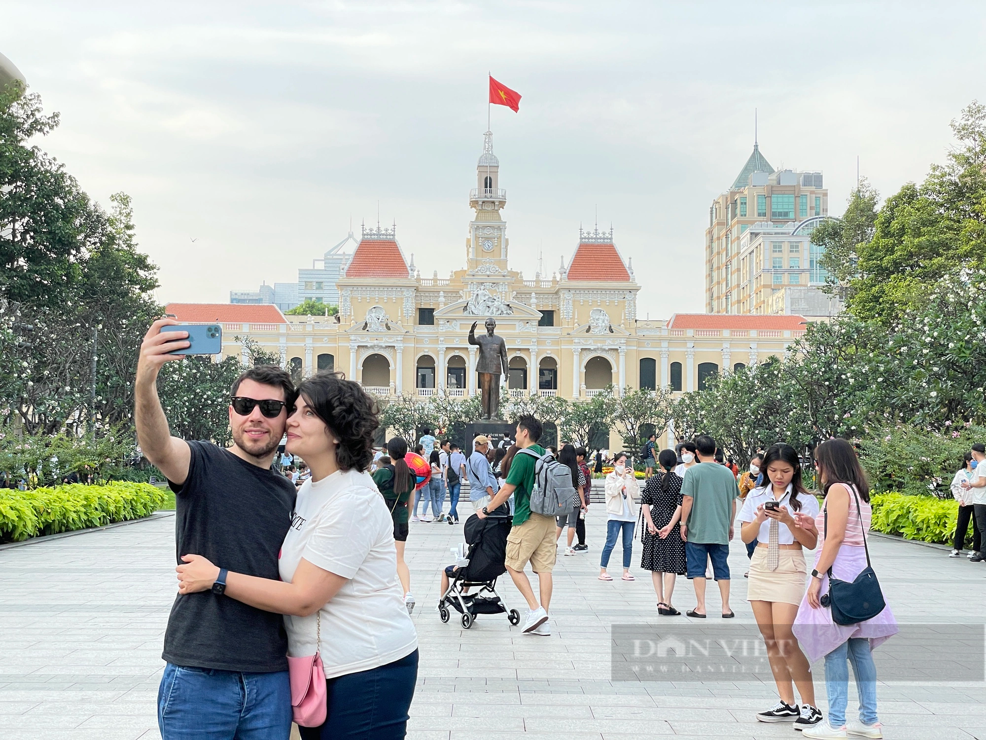 Tăng lượng khách quốc tế, doanh thu vượt trội, TP.HCM đang dẫn dắt du lịch cả nước- Ảnh 2.