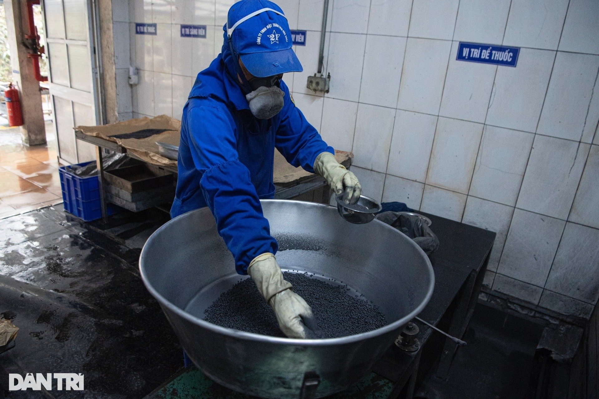 Cận cảnh quy trình sản xuất pháo hoa tầm cao bên trong Nhà máy Z121- Ảnh 4.