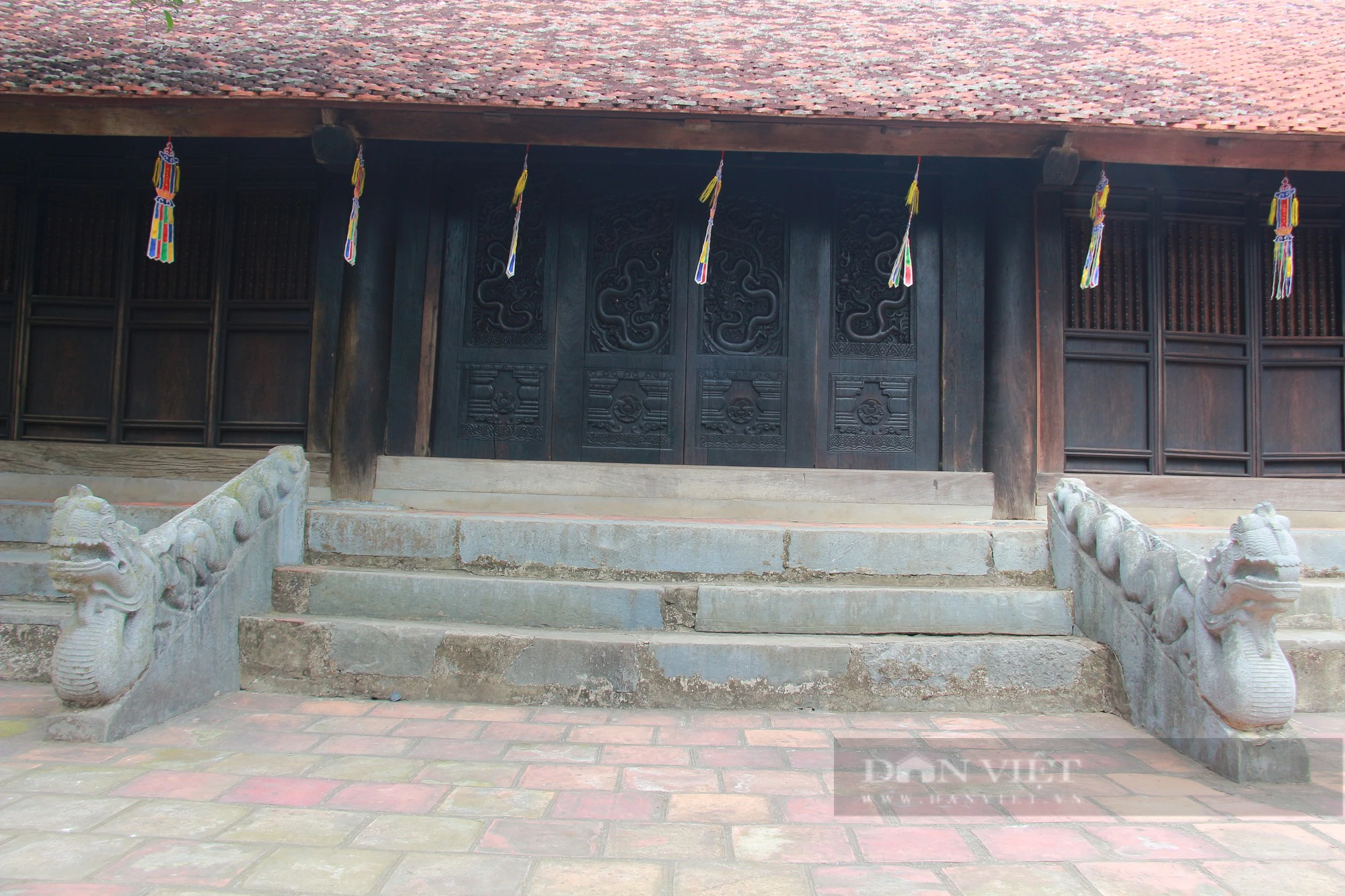 Tượng rồng ở lan can thành bậc đá chùa Phổ Minh-một chùa cổ nổi tiếng Nam Định có gì đặc biệt?- Ảnh 2.