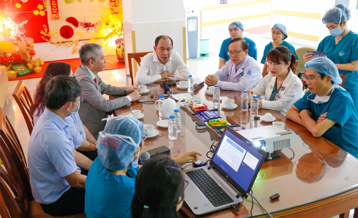 Can thiệp xuyên tử cung cứu sống bào thai 29 tuần tuổi bị tim bẩm sinh rất nặng- Ảnh 1.