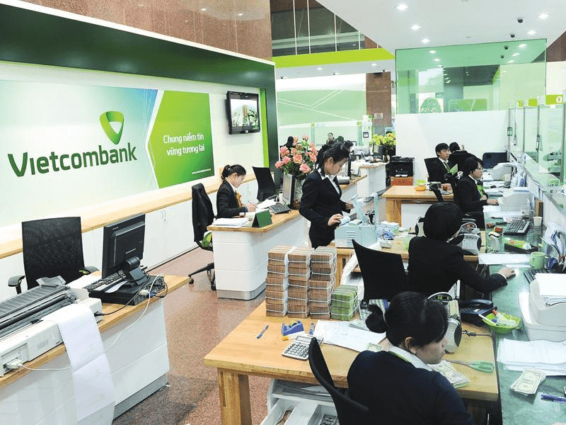 Lãi suất thấp chưa từng có: Vietcombank lại kéo lãi tiết kiệm xuống chỉ còn 1,7%- Ảnh 1.
