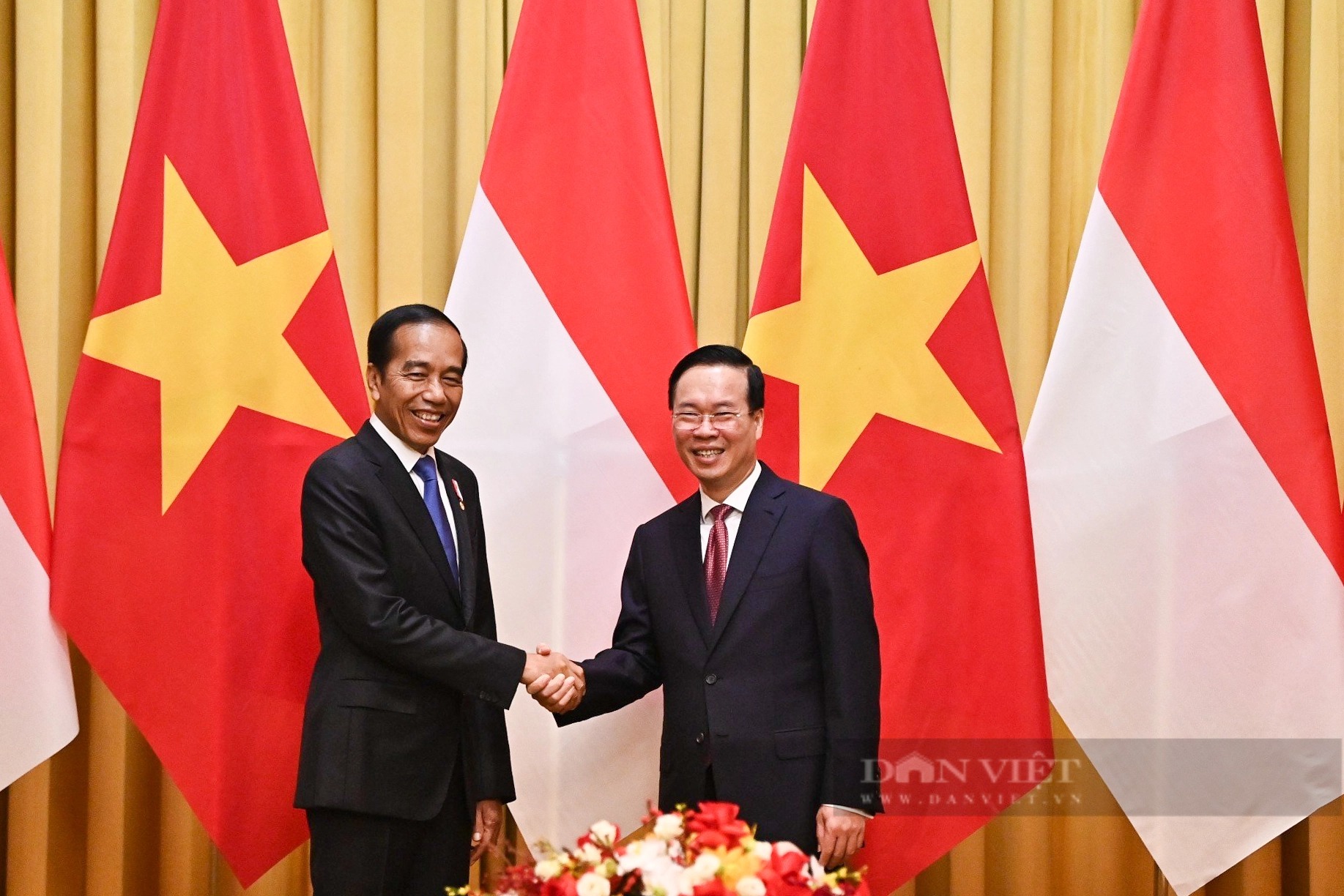 Ảnh ấn tượng tuần: Cây bồ đề mạ vàng 24 tỷ đồng và cảnh mưa rét liên tục ở Hà Nội- Ảnh 1.